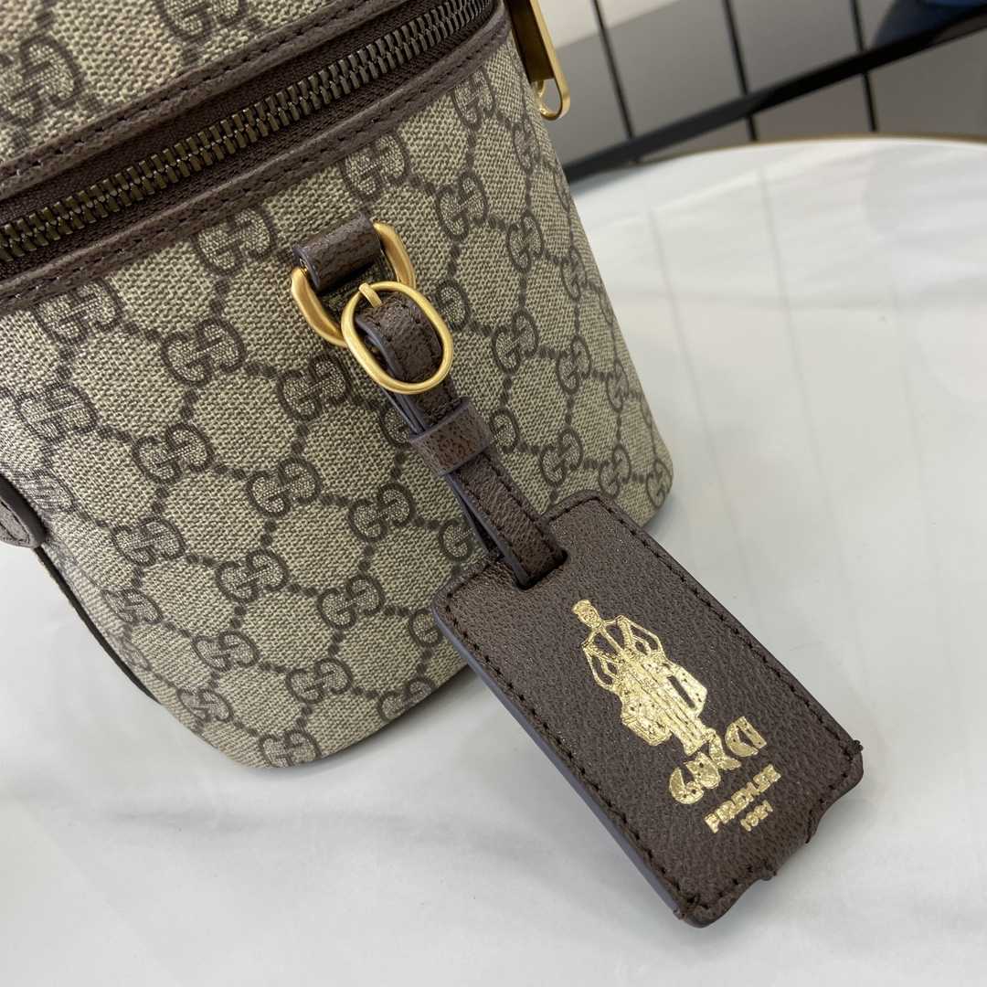 Gucci Porter Medium Travel Bag - DesignerGu