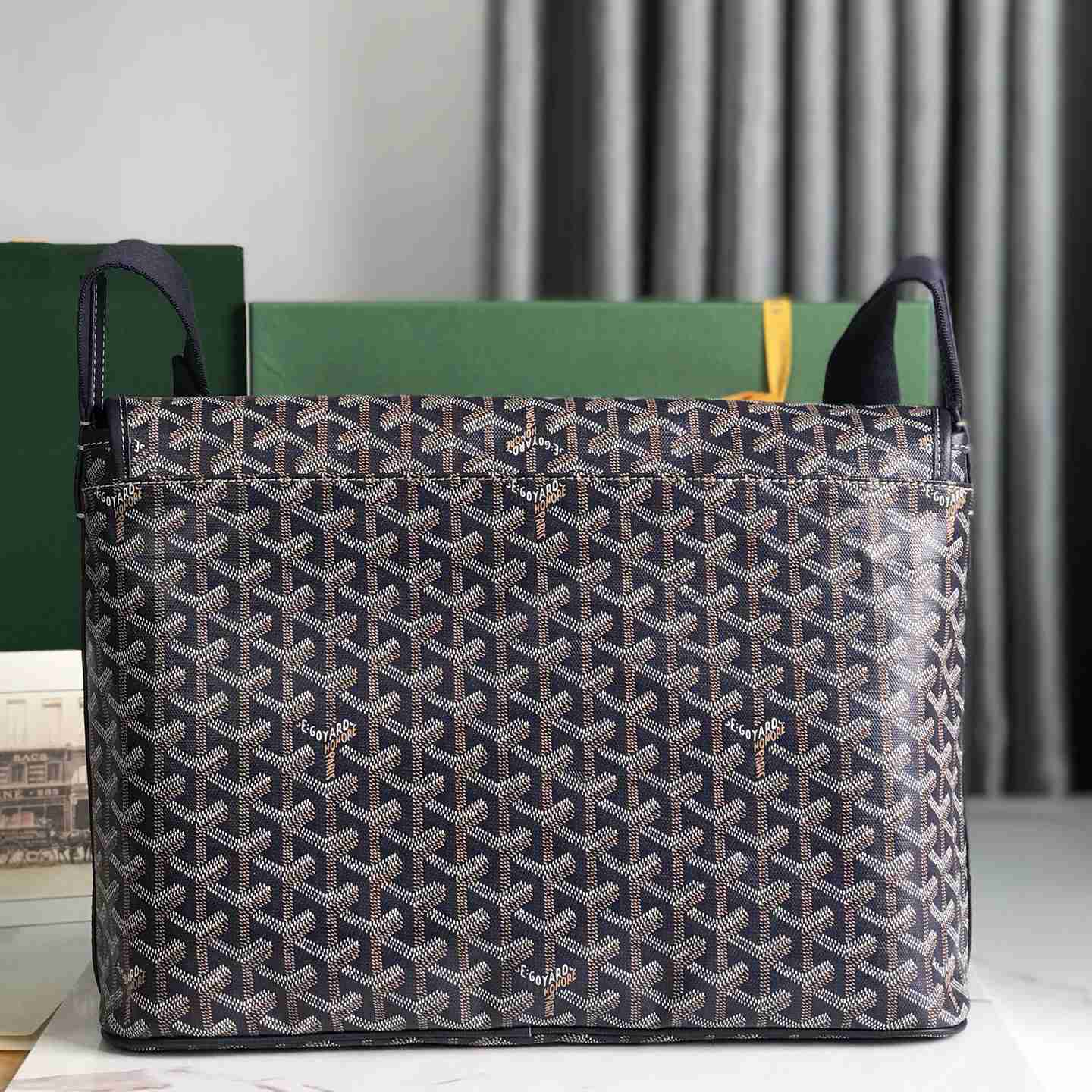 Goyard Capetien Messenger Bag (26×13×39cm) - DesignerGu