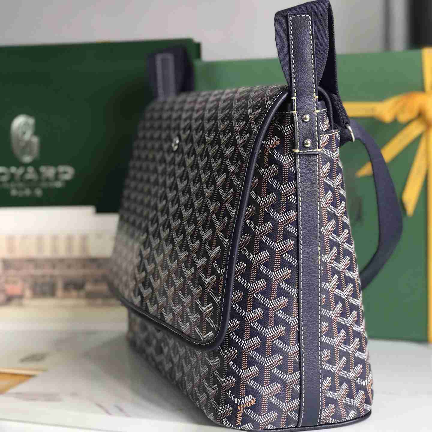 Goyard Capetien Messenger Bag (26×13×39cm) - DesignerGu