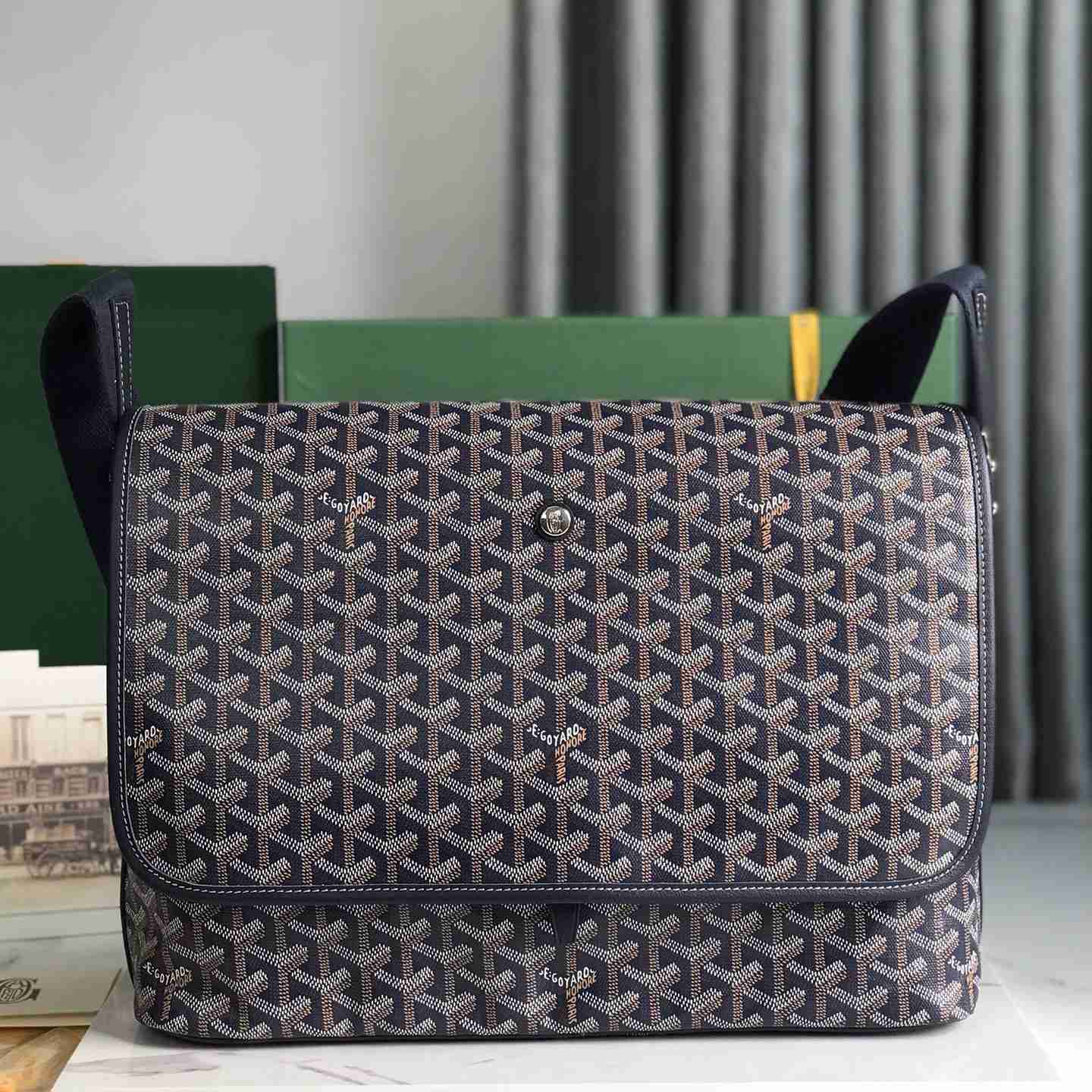 Goyard Capetien Messenger Bag (26×13×39cm) - DesignerGu