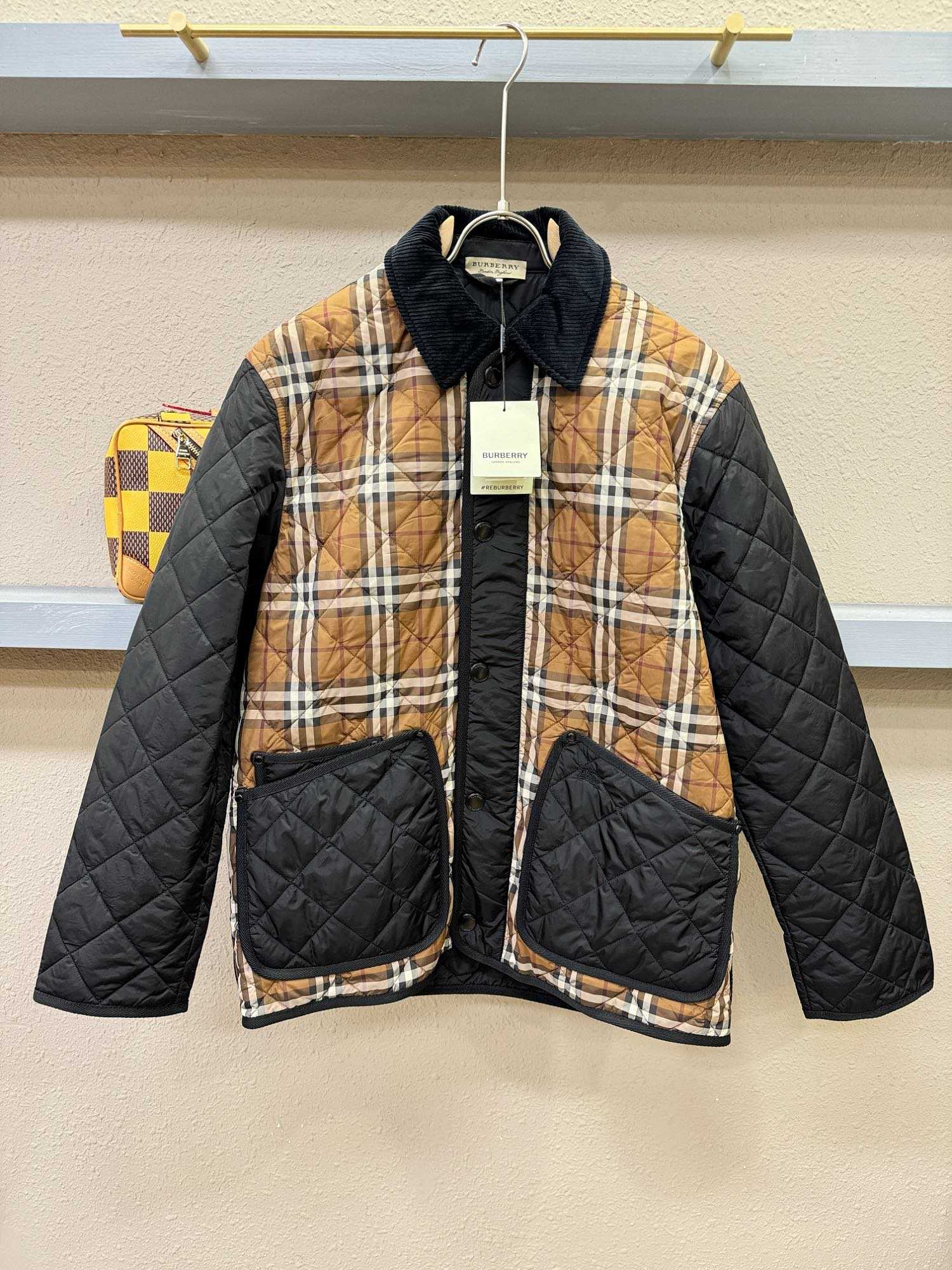 Burberry  Jacket - DesignerGu