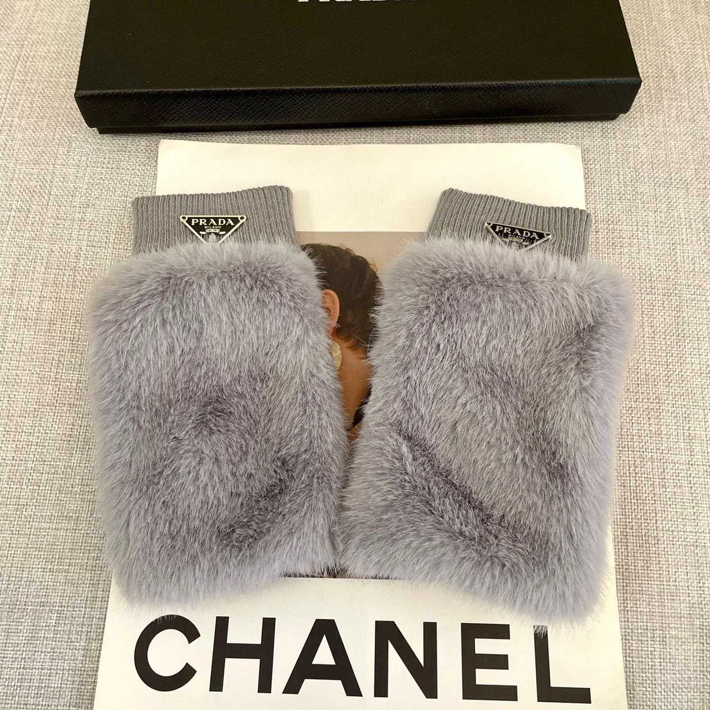 Prada Gloves  - DesignerGu