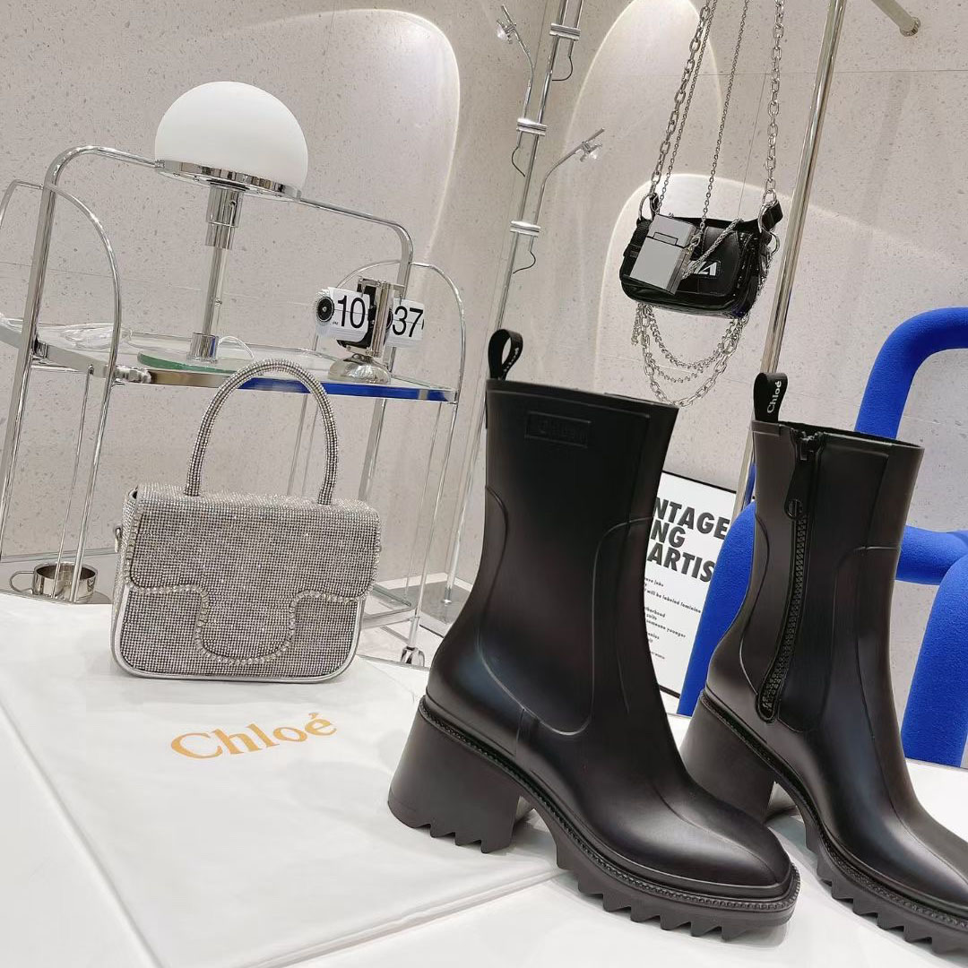 Chloe Debossed-logo Chunky Boots - DesignerGu