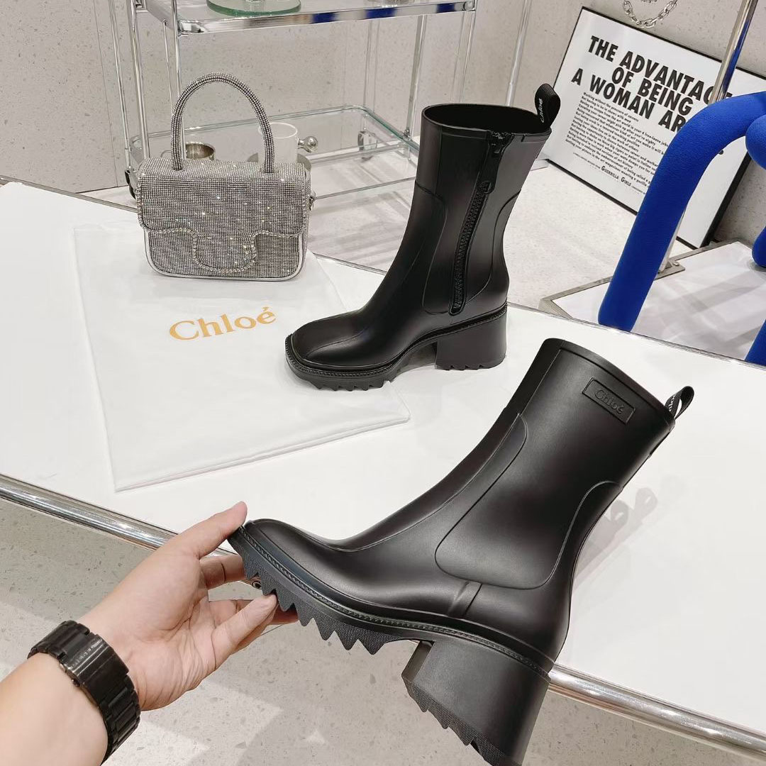 Chloe Debossed-logo Chunky Boots - DesignerGu