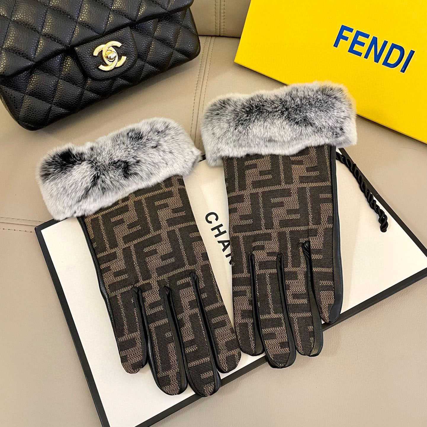 Fendi Gloves - DesignerGu