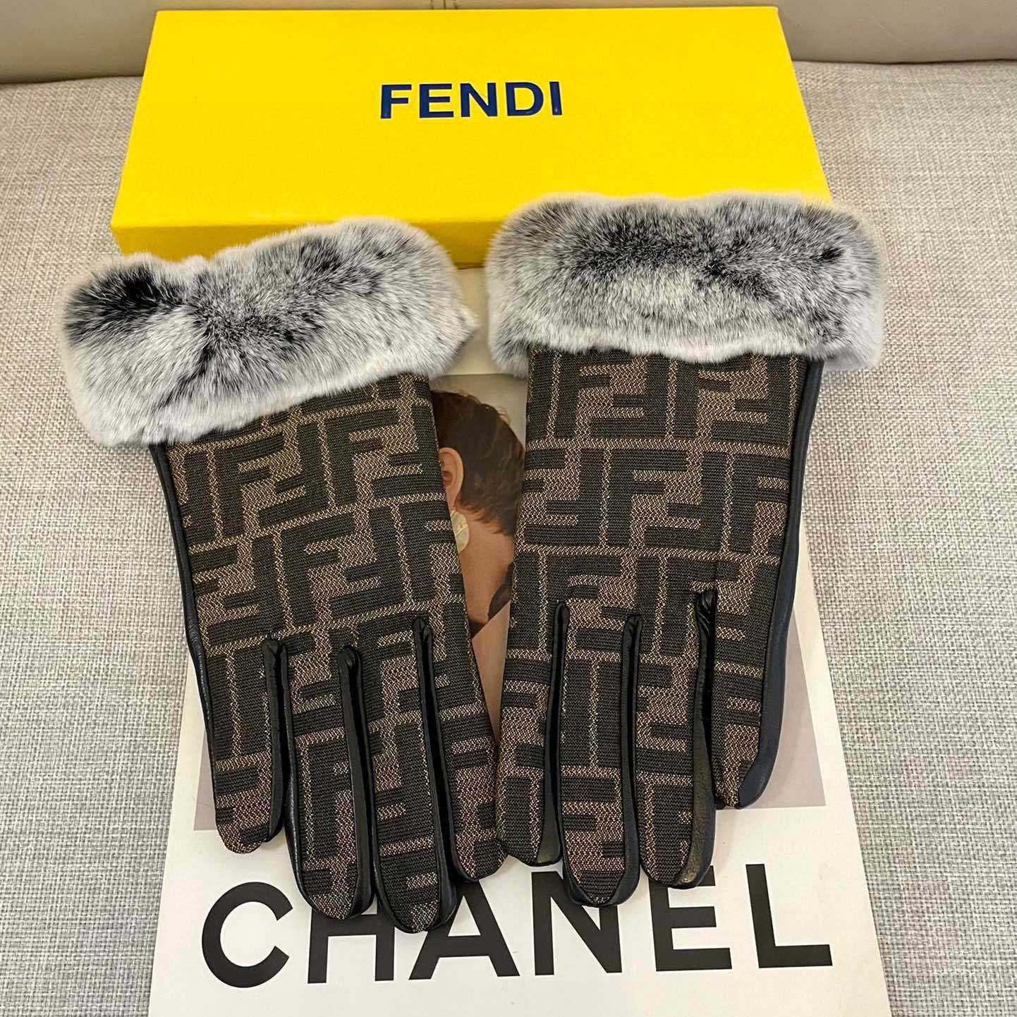 Fendi Gloves - DesignerGu