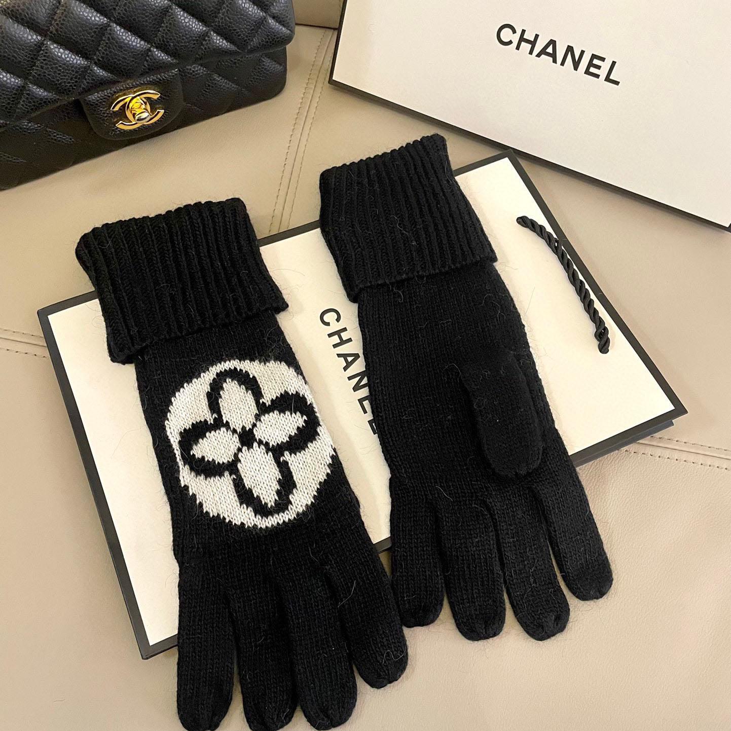 Louis Vuitton LV Medallion Gloves - DesignerGu