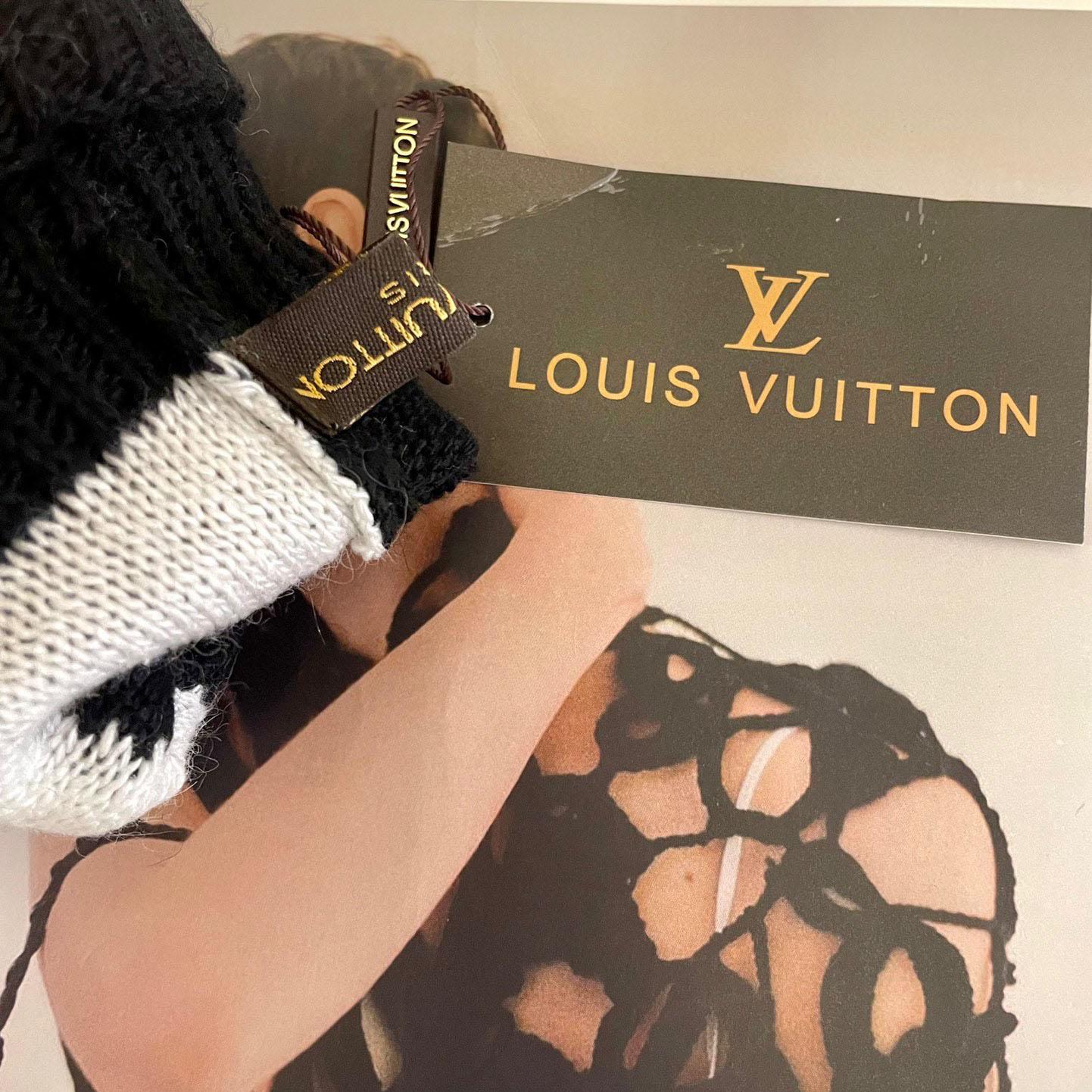 Louis Vuitton LV Medallion Gloves - DesignerGu