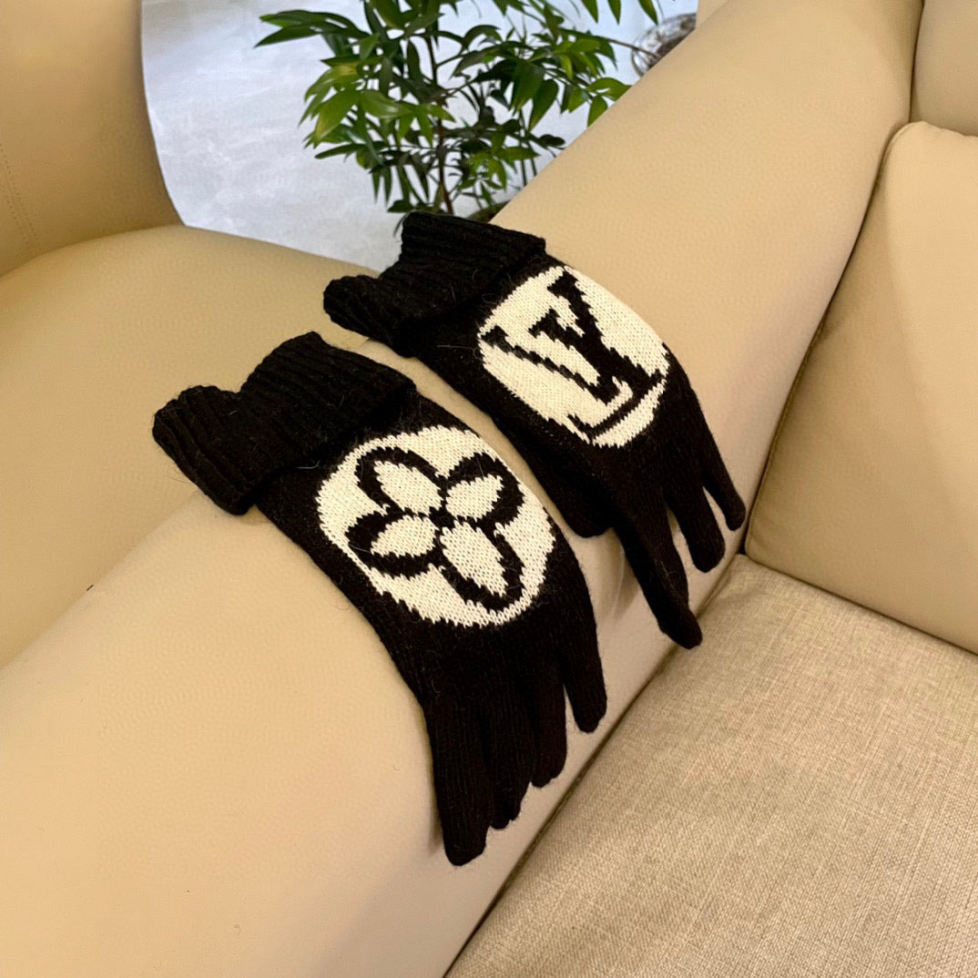 Louis Vuitton LV Medallion Gloves - DesignerGu