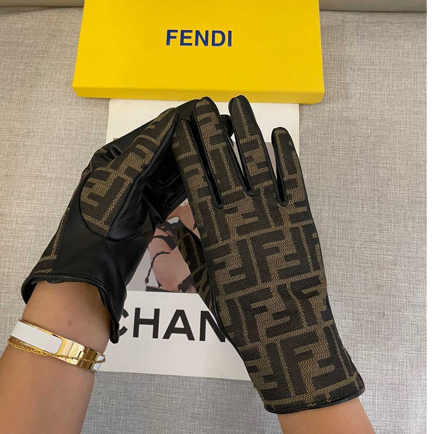 Fendi Gloves - DesignerGu