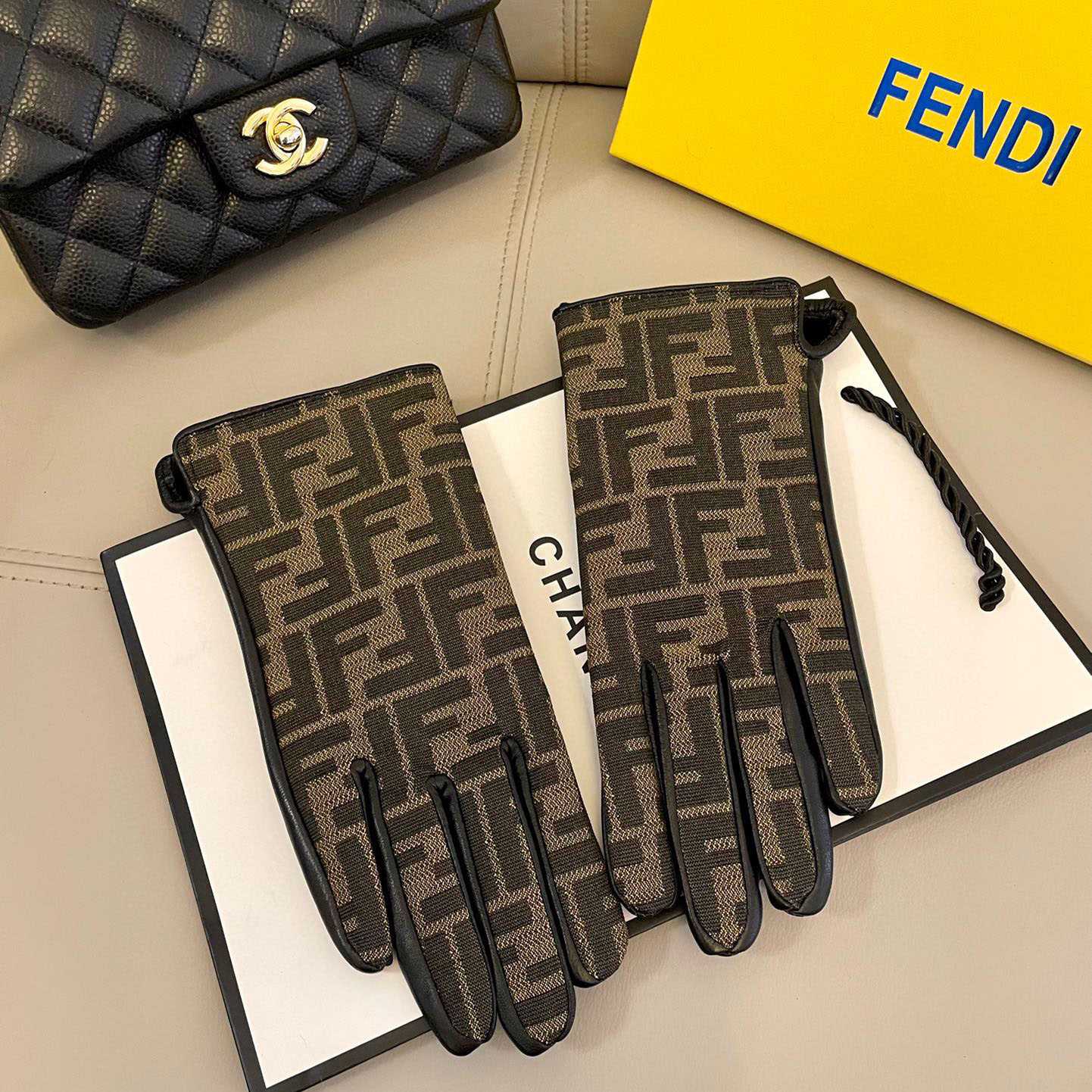 Fendi Gloves - DesignerGu