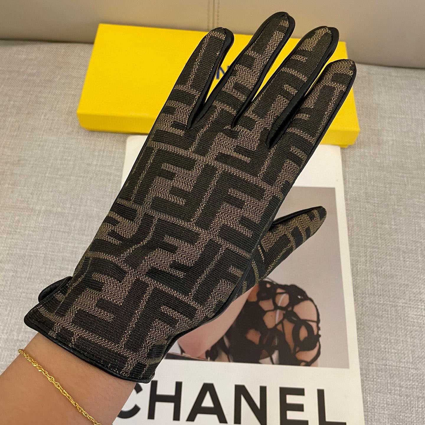 Fendi Gloves - DesignerGu