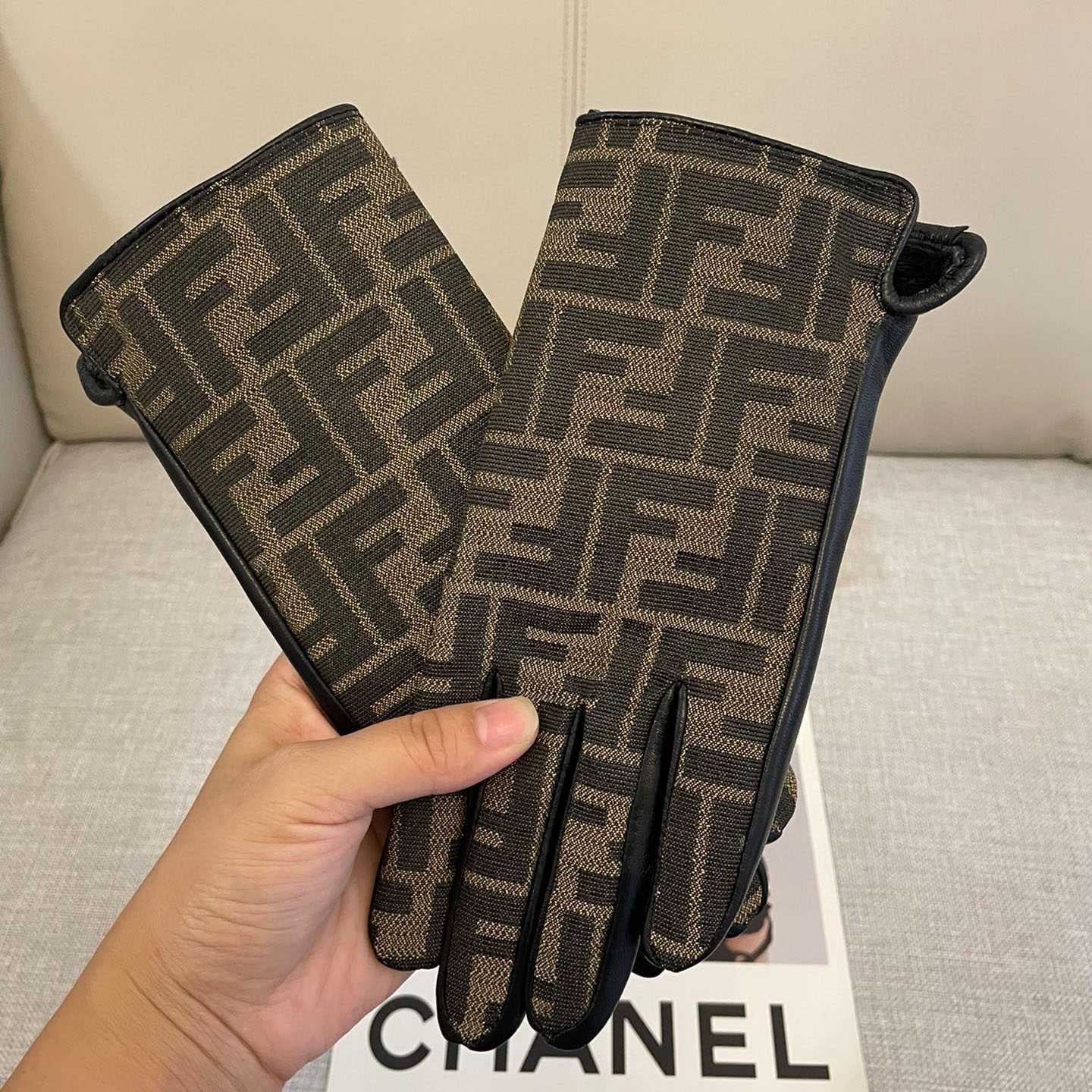 Fendi Gloves - DesignerGu