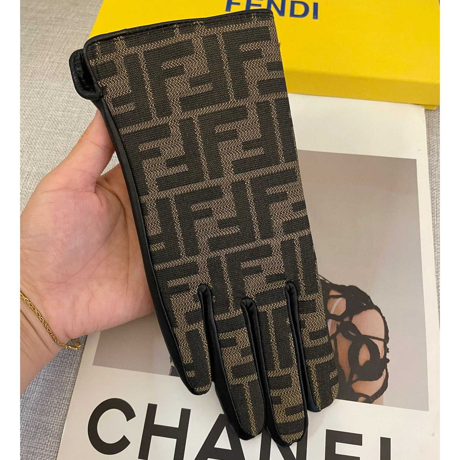 Fendi Gloves - DesignerGu