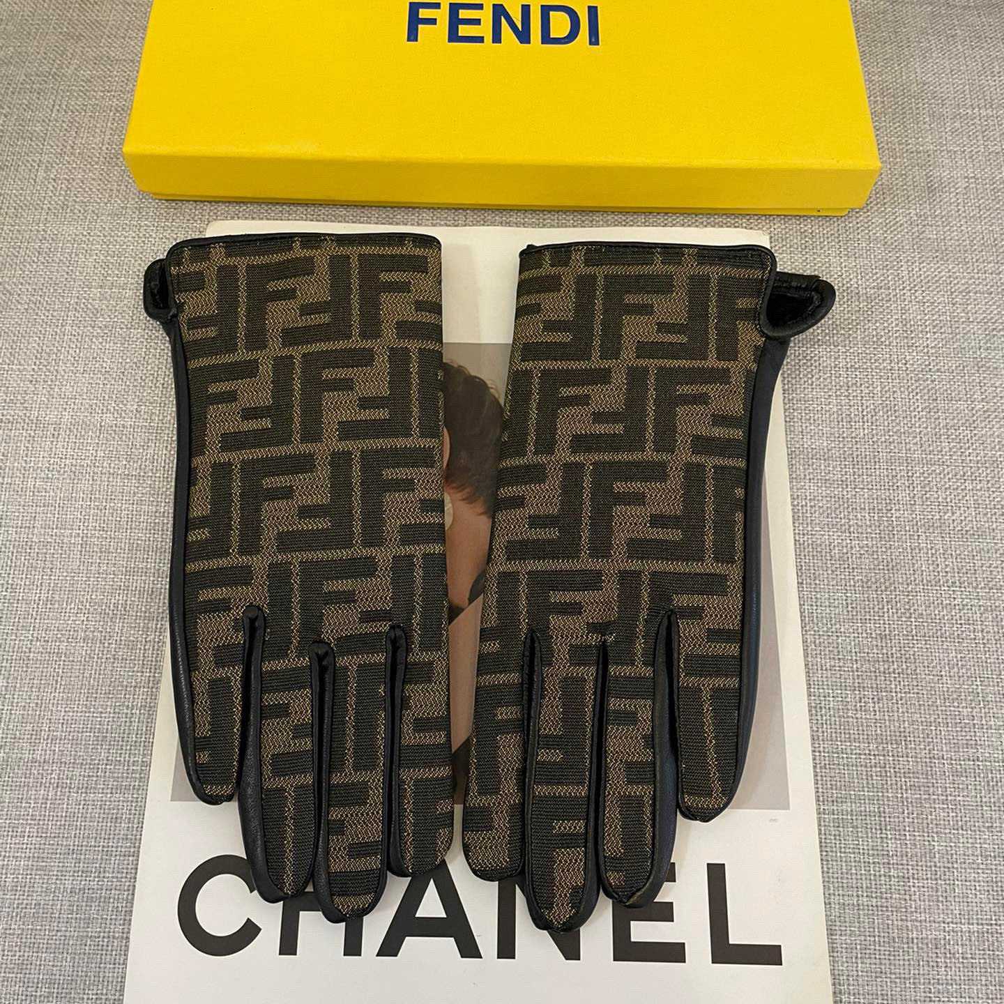 Fendi Gloves - DesignerGu