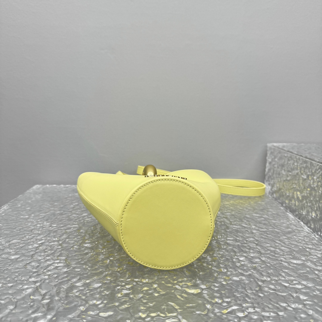 Jacquemus Le Petit Bambola Bag （10x10x20cm） - DesignerGu