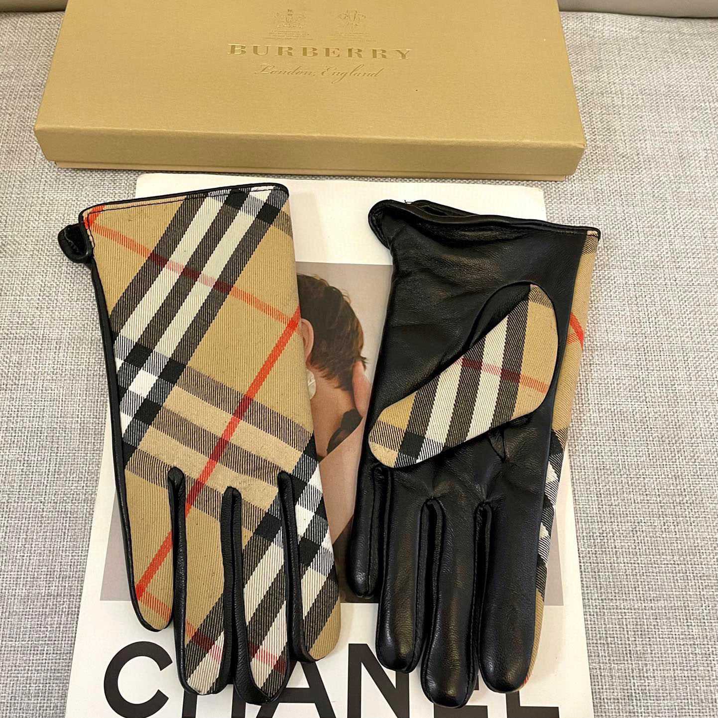 Burberry Gloves  - DesignerGu