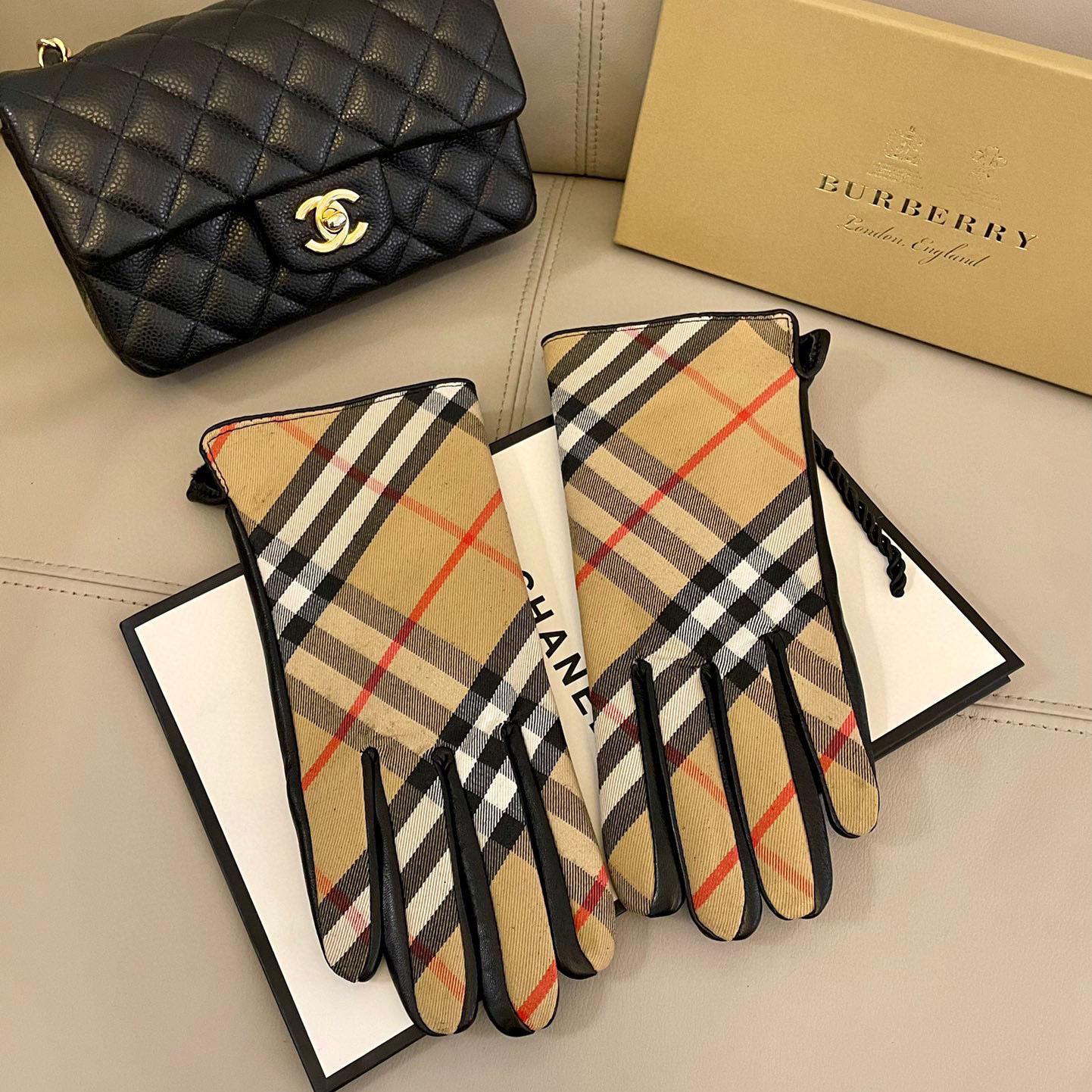 Burberry Gloves  - DesignerGu