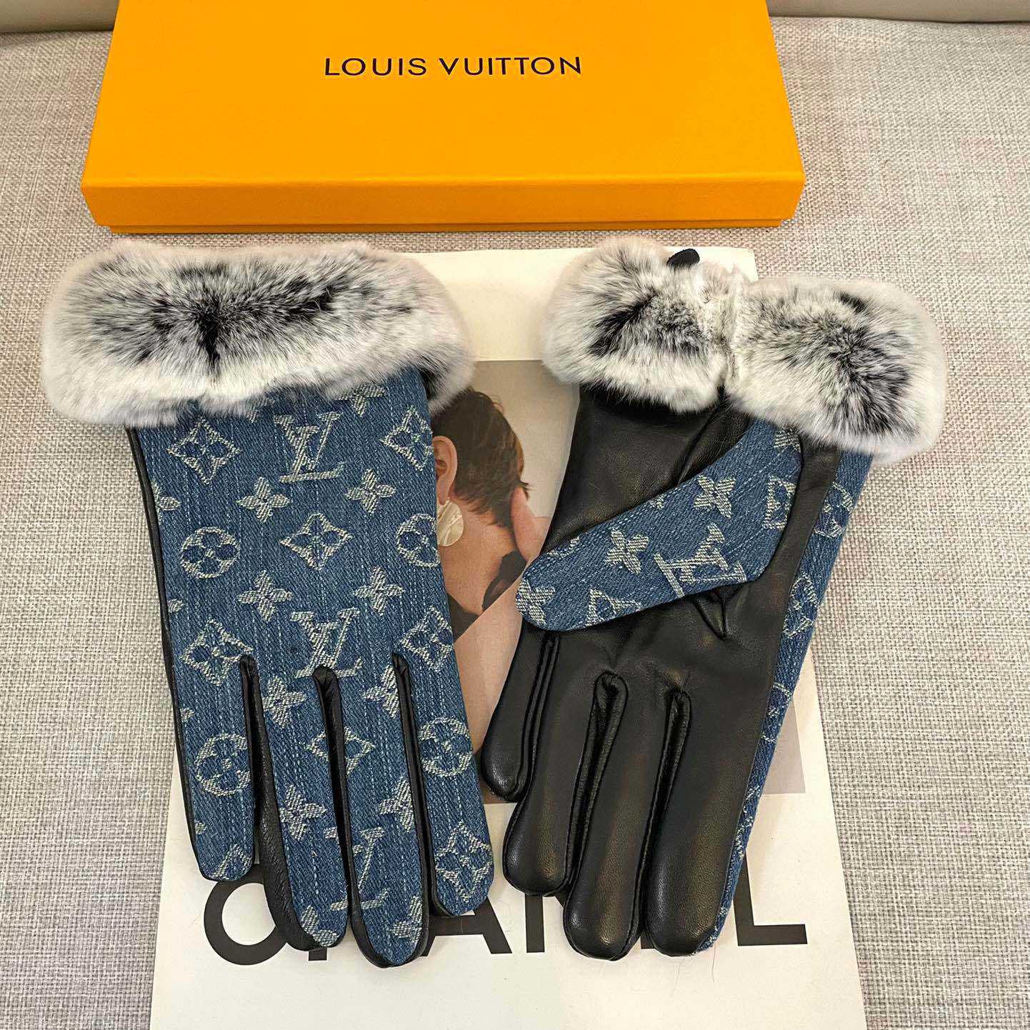 Louis Vuitton Gloves  - DesignerGu