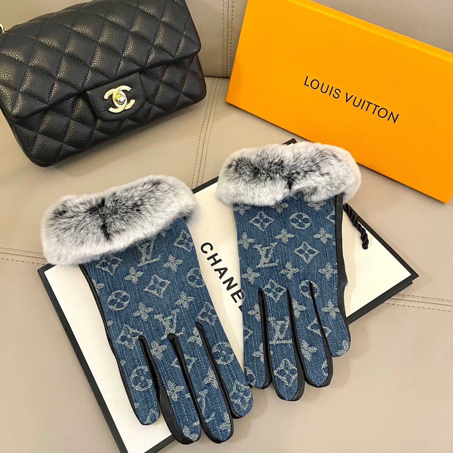 Louis Vuitton Gloves  - DesignerGu