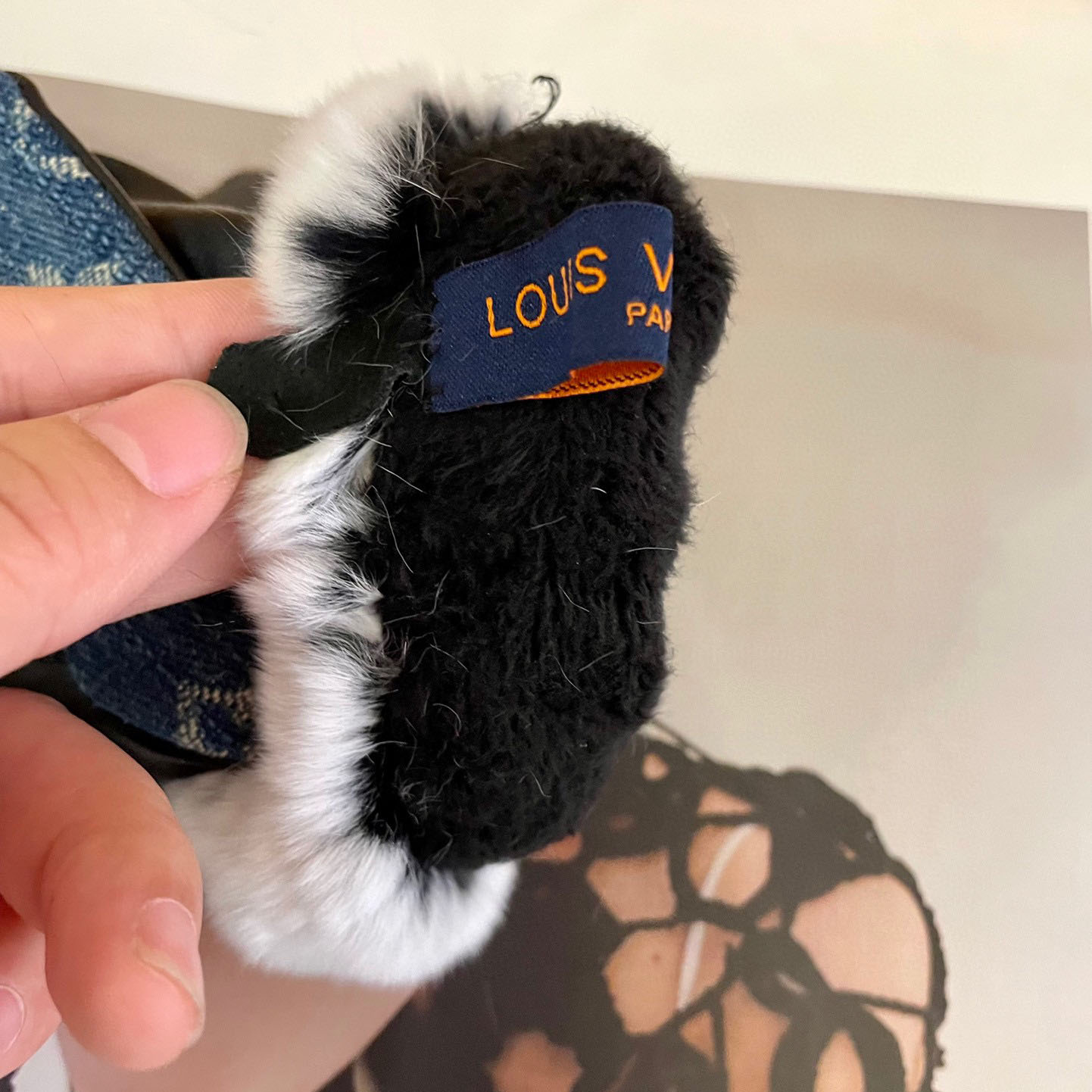 Louis Vuitton Gloves  - DesignerGu