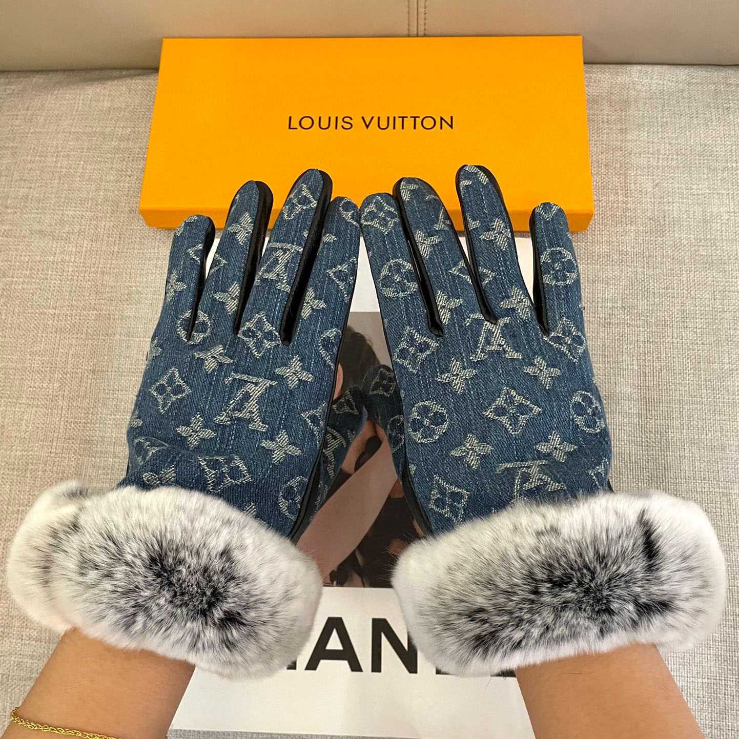 Louis Vuitton Gloves  - DesignerGu