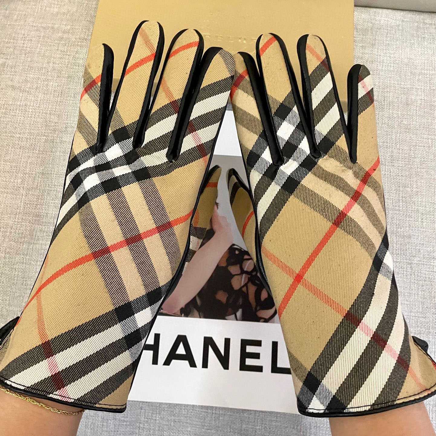 Burberry Gloves  - DesignerGu