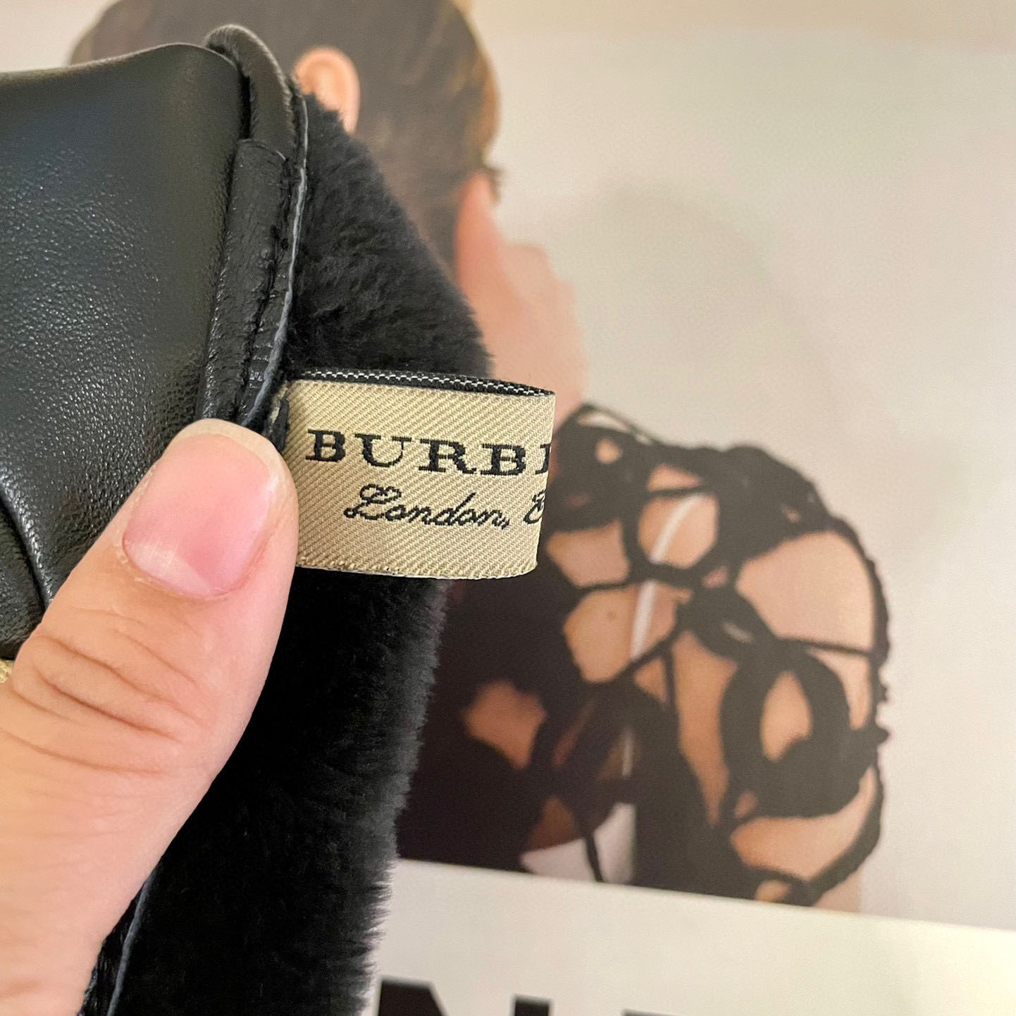 Burberry Gloves  - DesignerGu