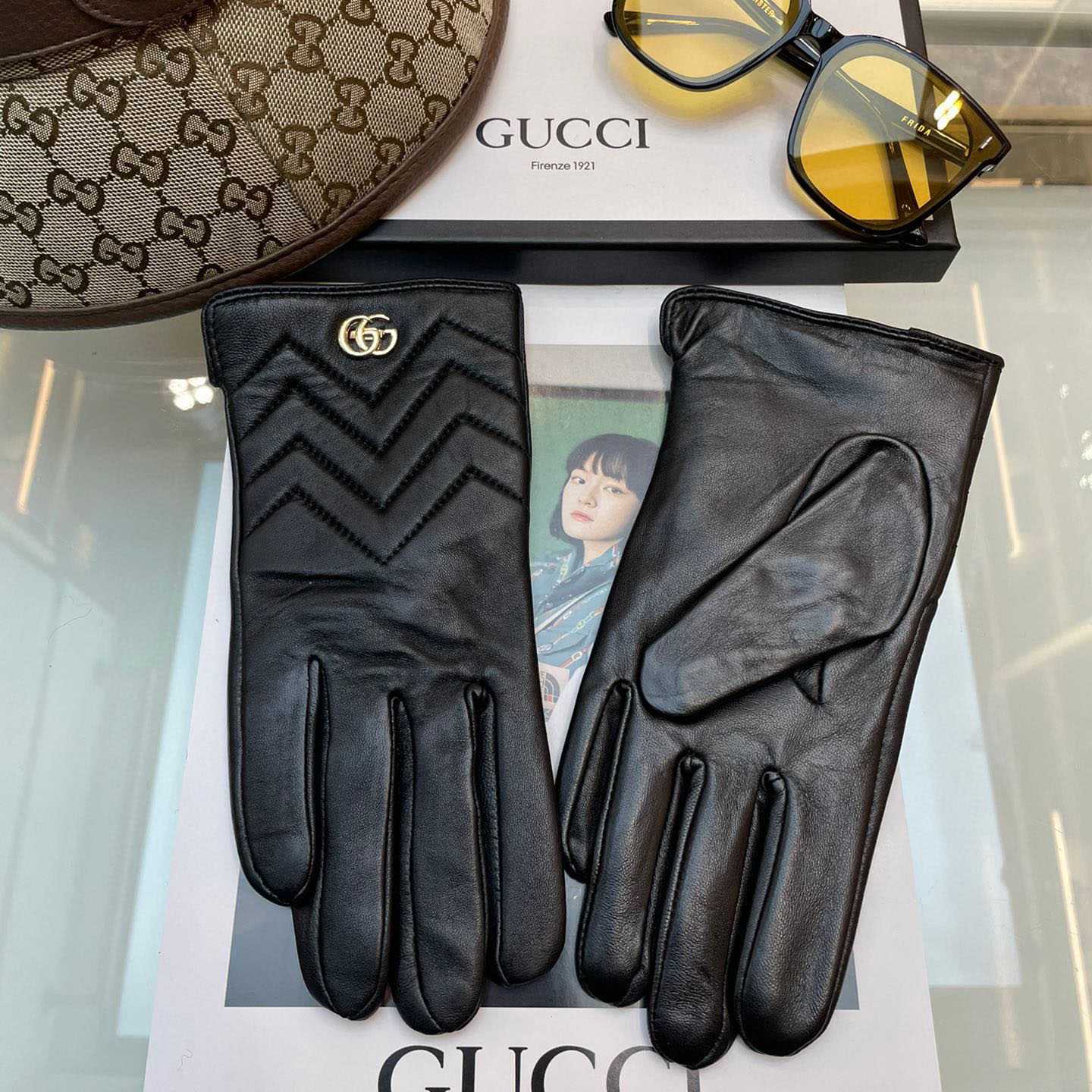 Gucci Gloves  - DesignerGu