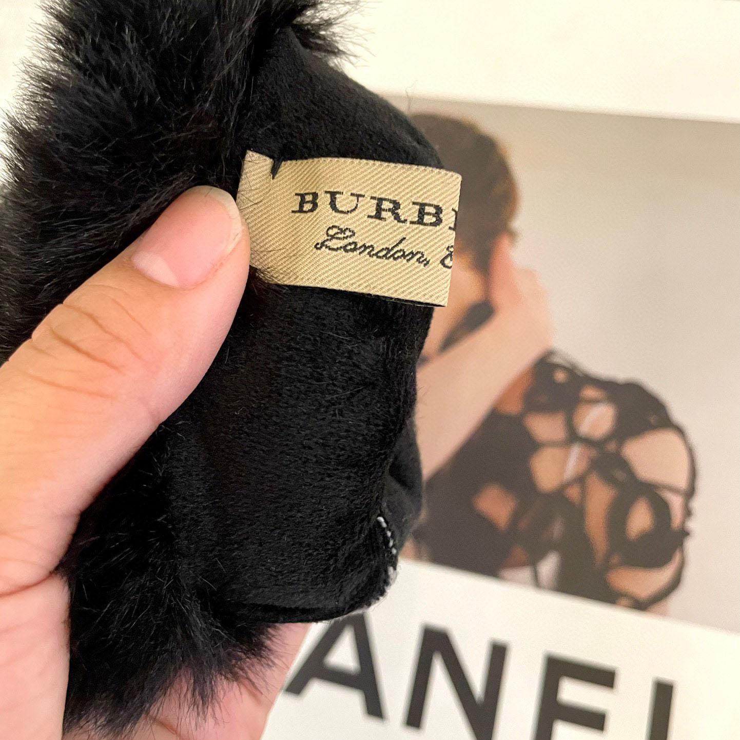 Burberry Gloves  - DesignerGu