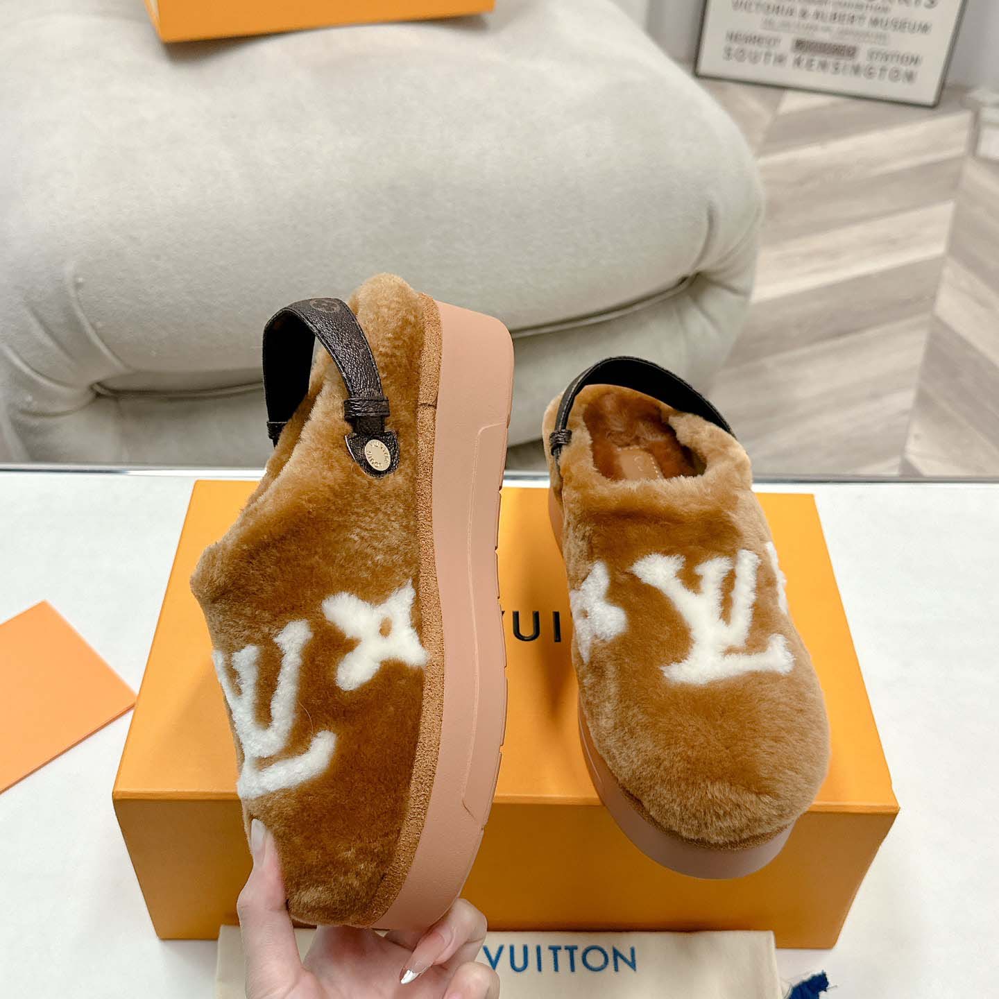 Louis Vuitton Aspen Platform Clog           - DesignerGu