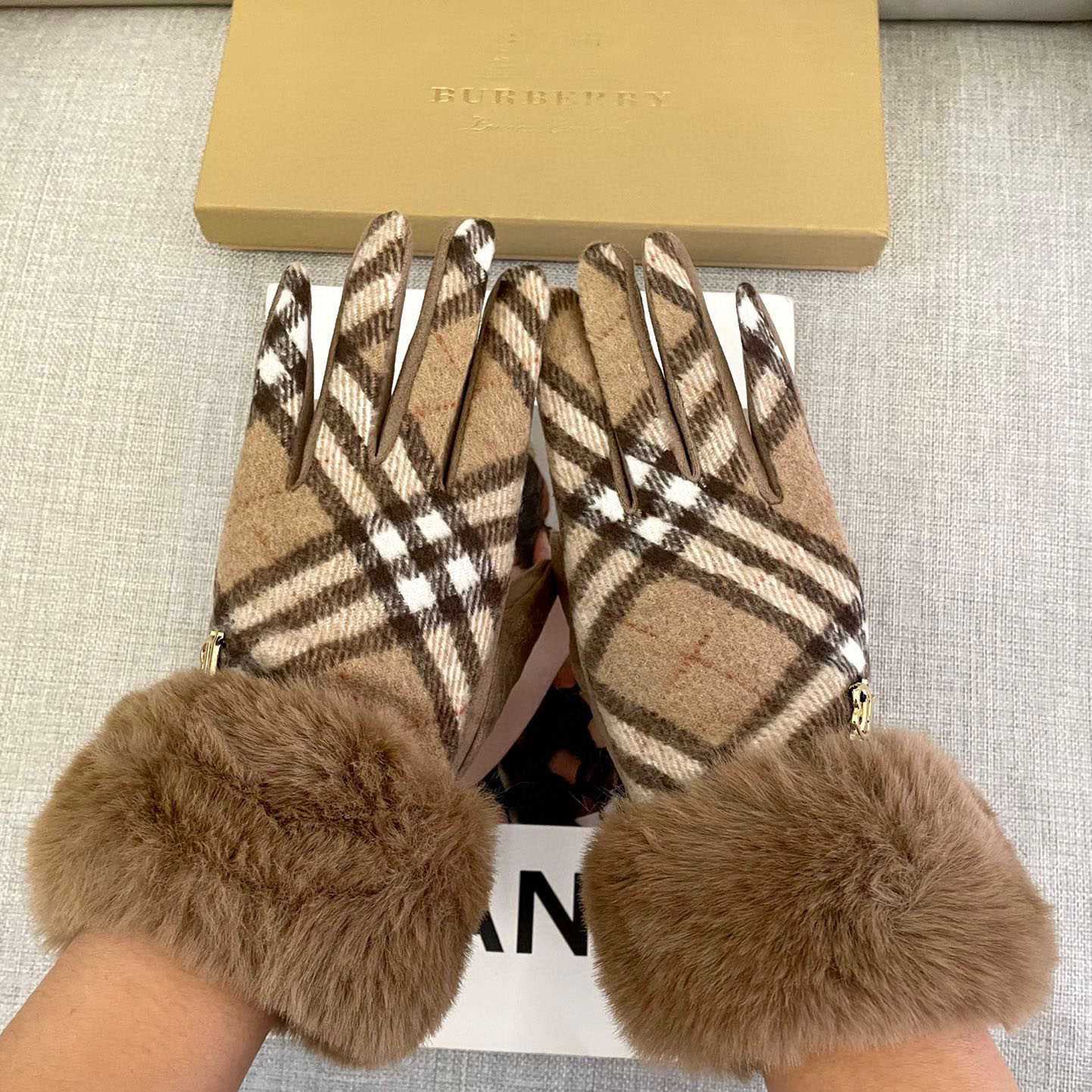 Burberry Gloves  - DesignerGu