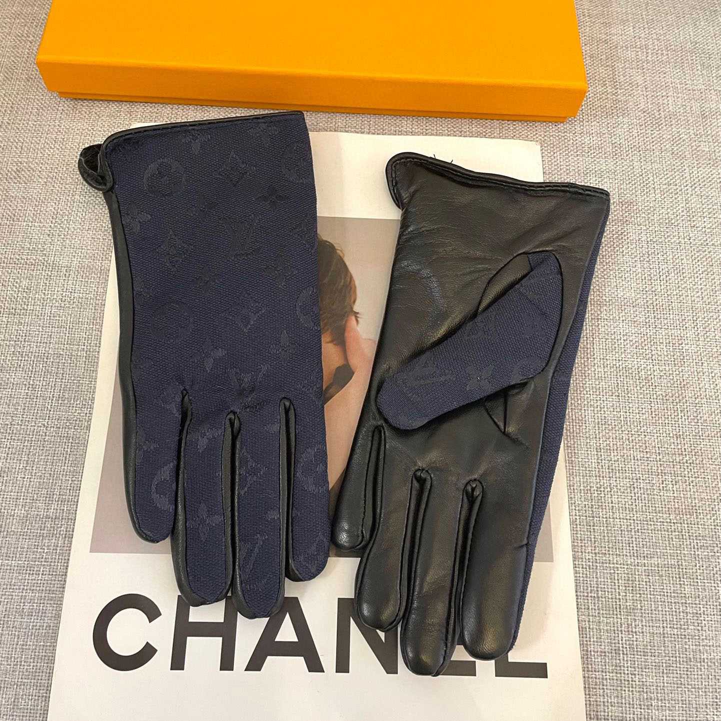 Louis Vuitton Gloves  - DesignerGu