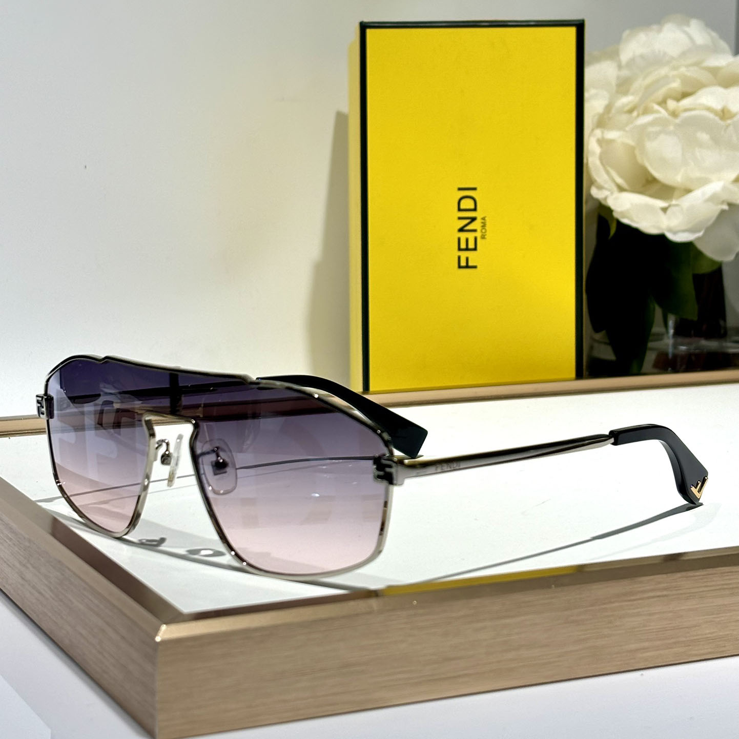 Fendi Sky Sunglasses   FE40129U - DesignerGu