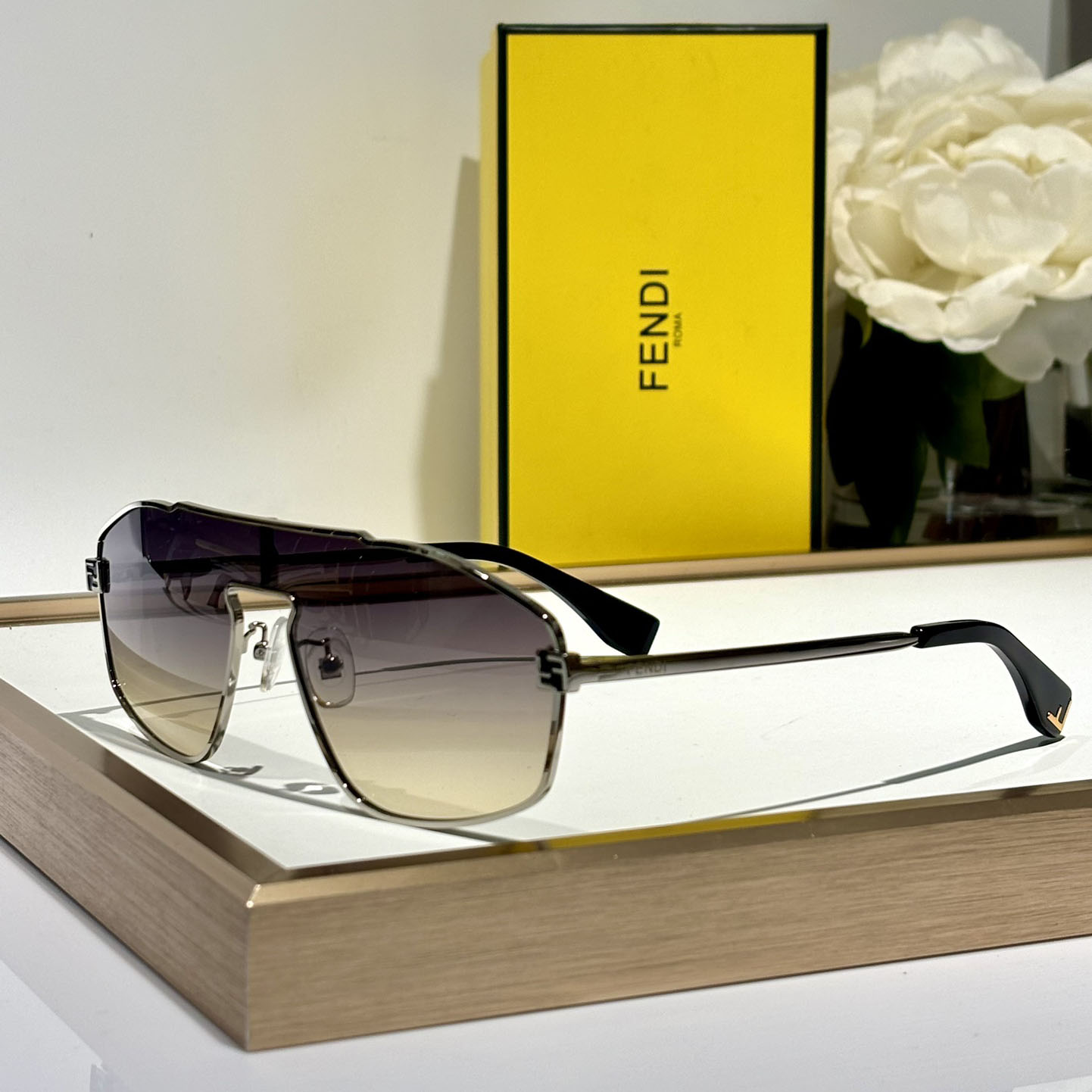 Fendi Sky Sunglasses   FE40129U - DesignerGu