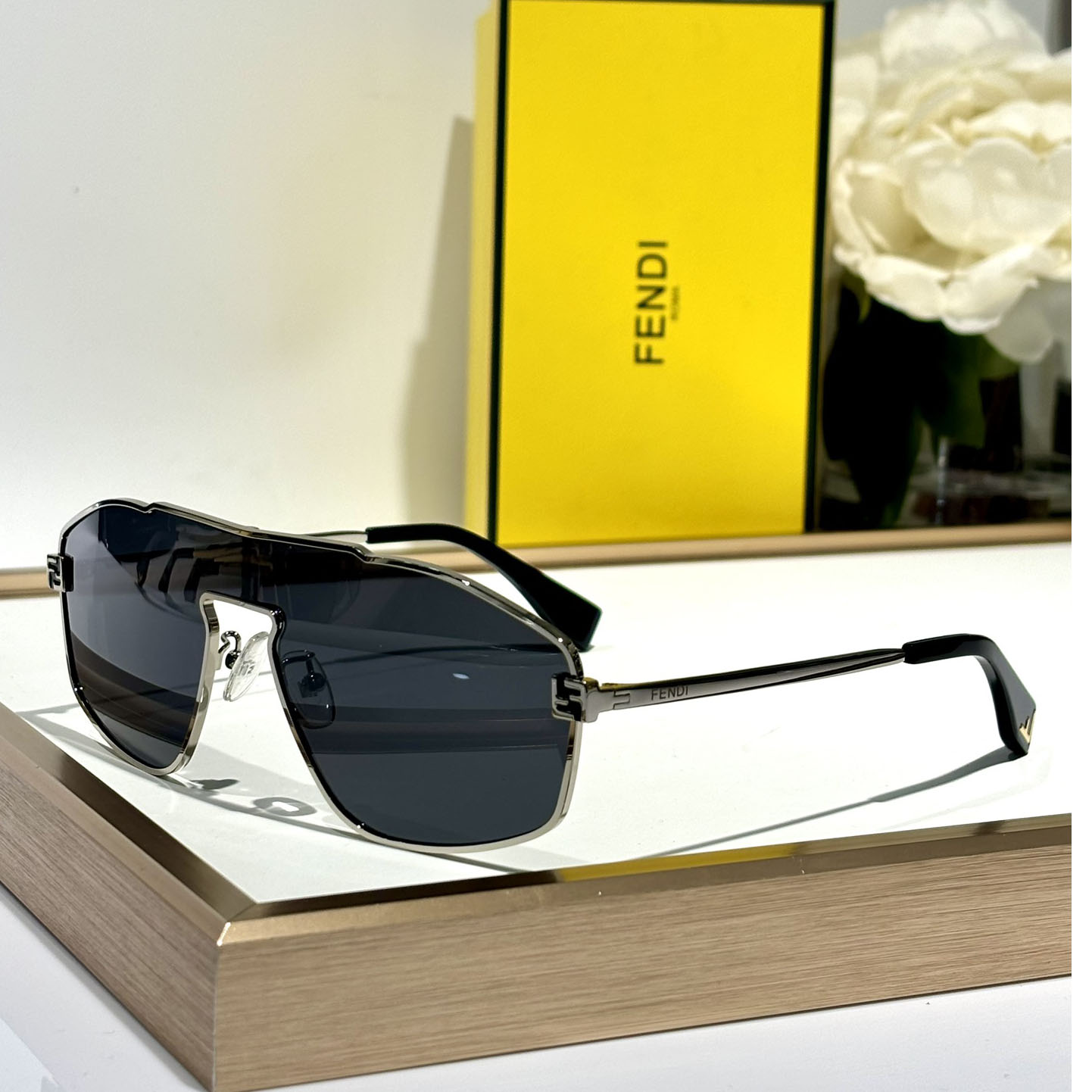 Fendi Sky Sunglasses   FE40129U - DesignerGu