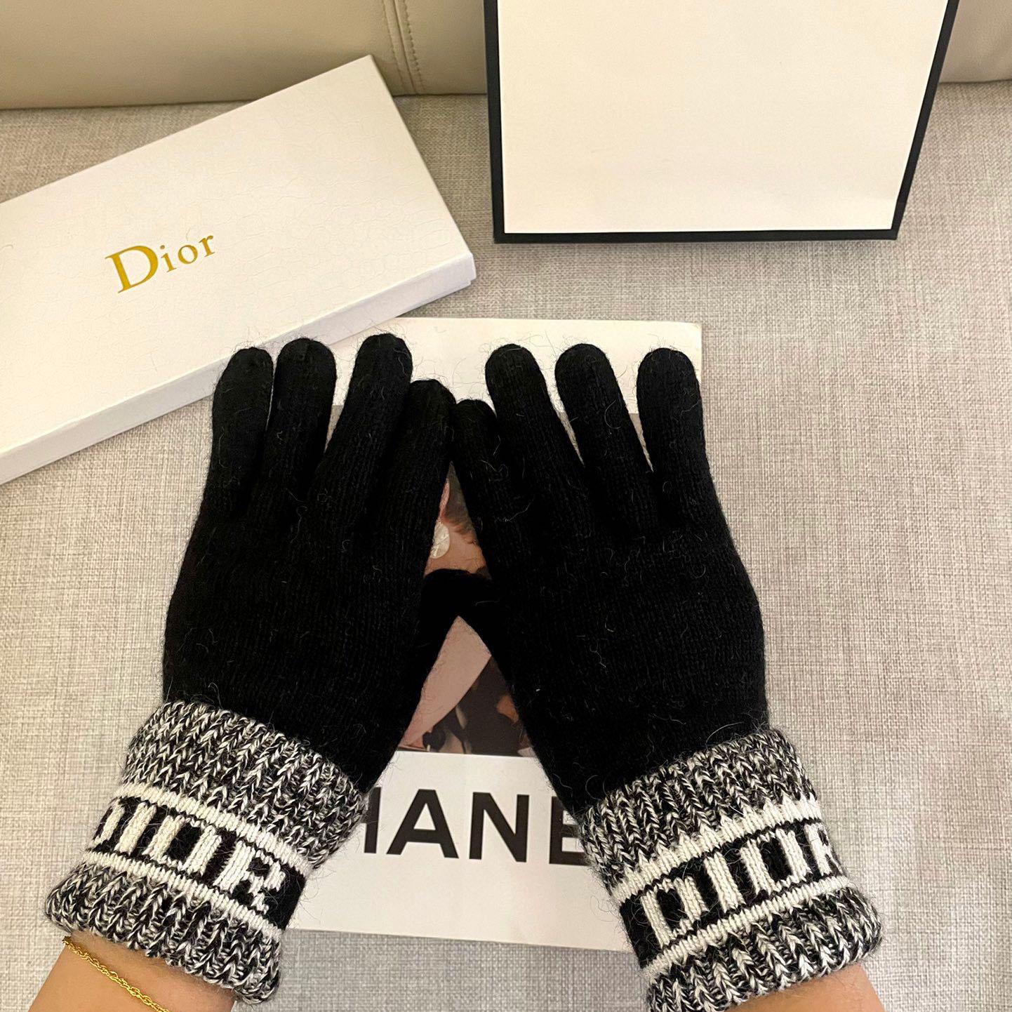 Dior Gloves  - DesignerGu