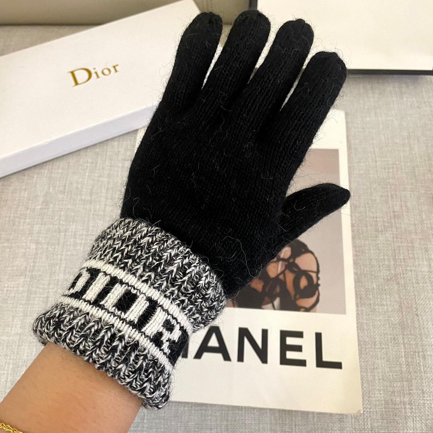 Dior Gloves  - DesignerGu