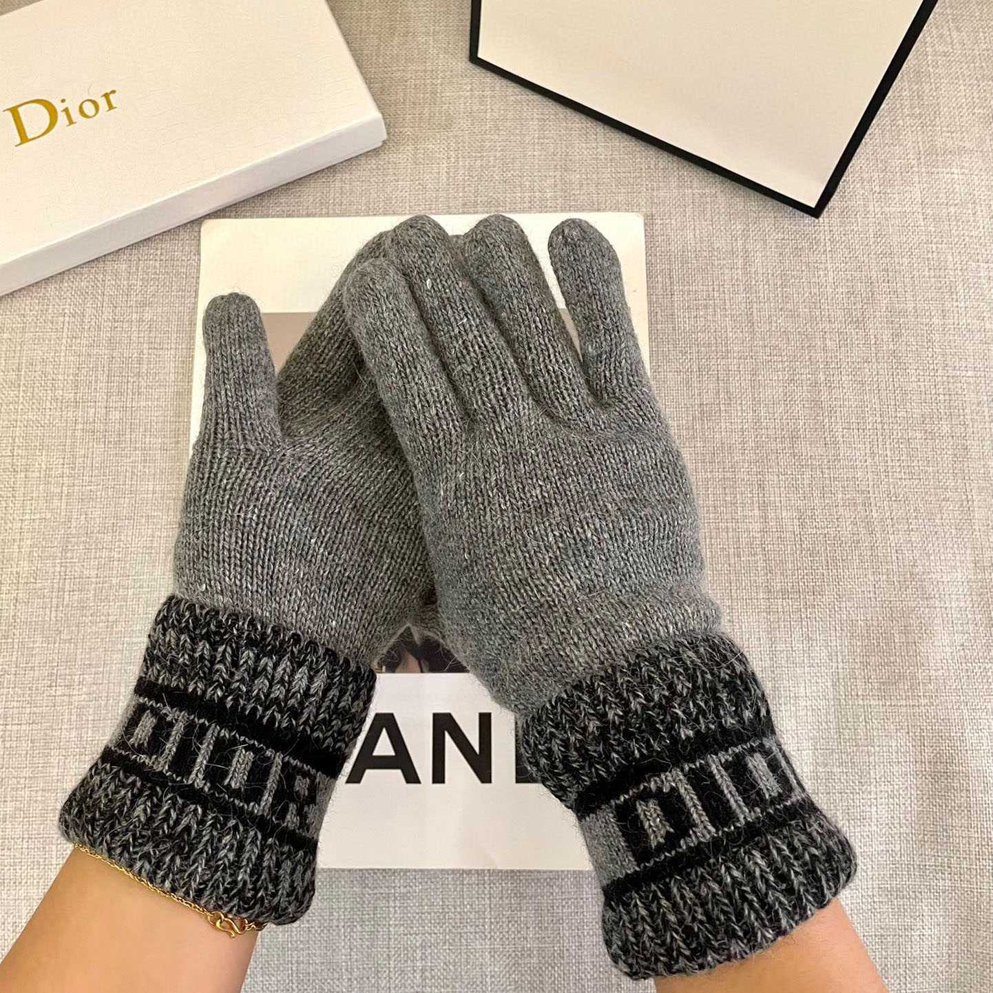 Dior Gloves  - DesignerGu