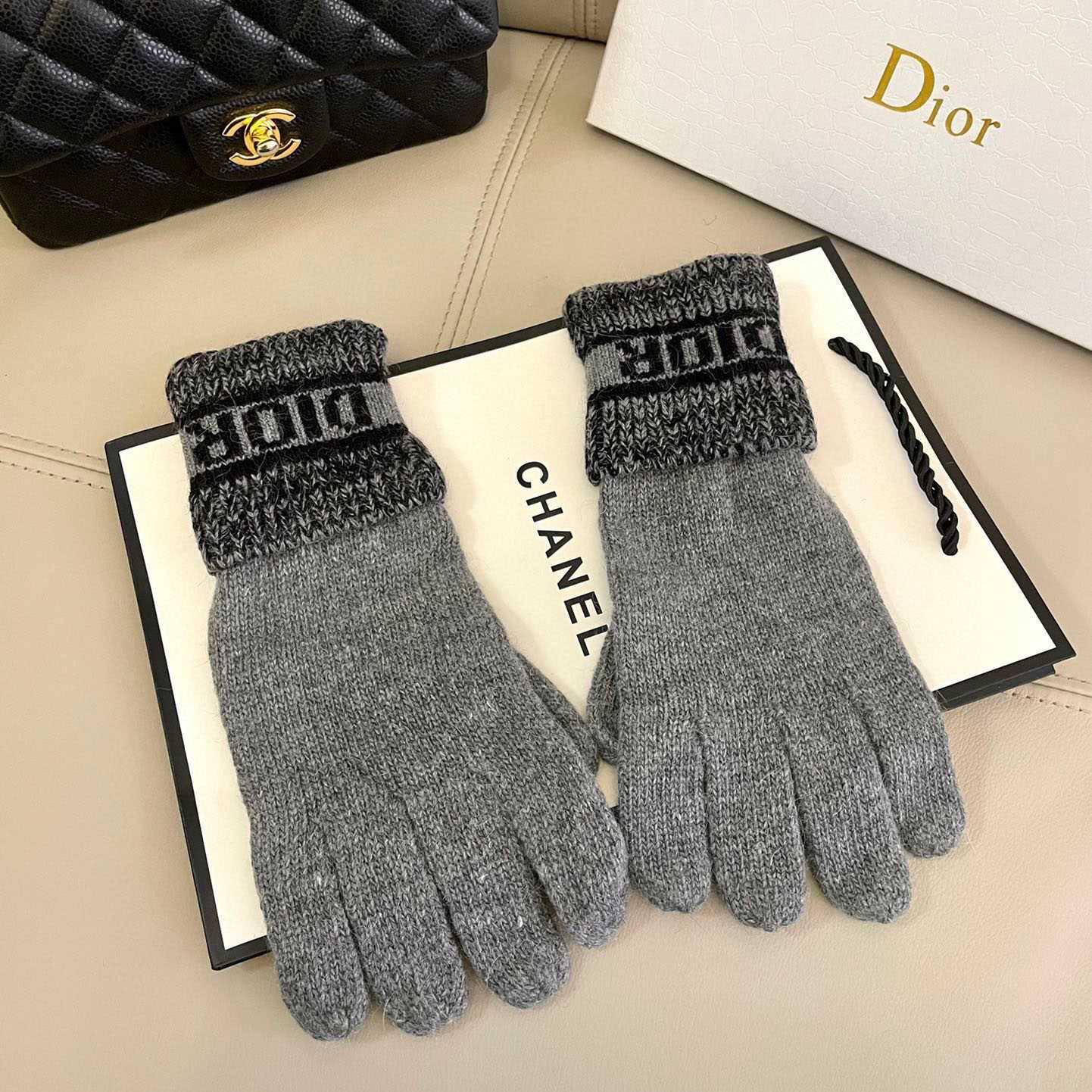 Dior Gloves  - DesignerGu