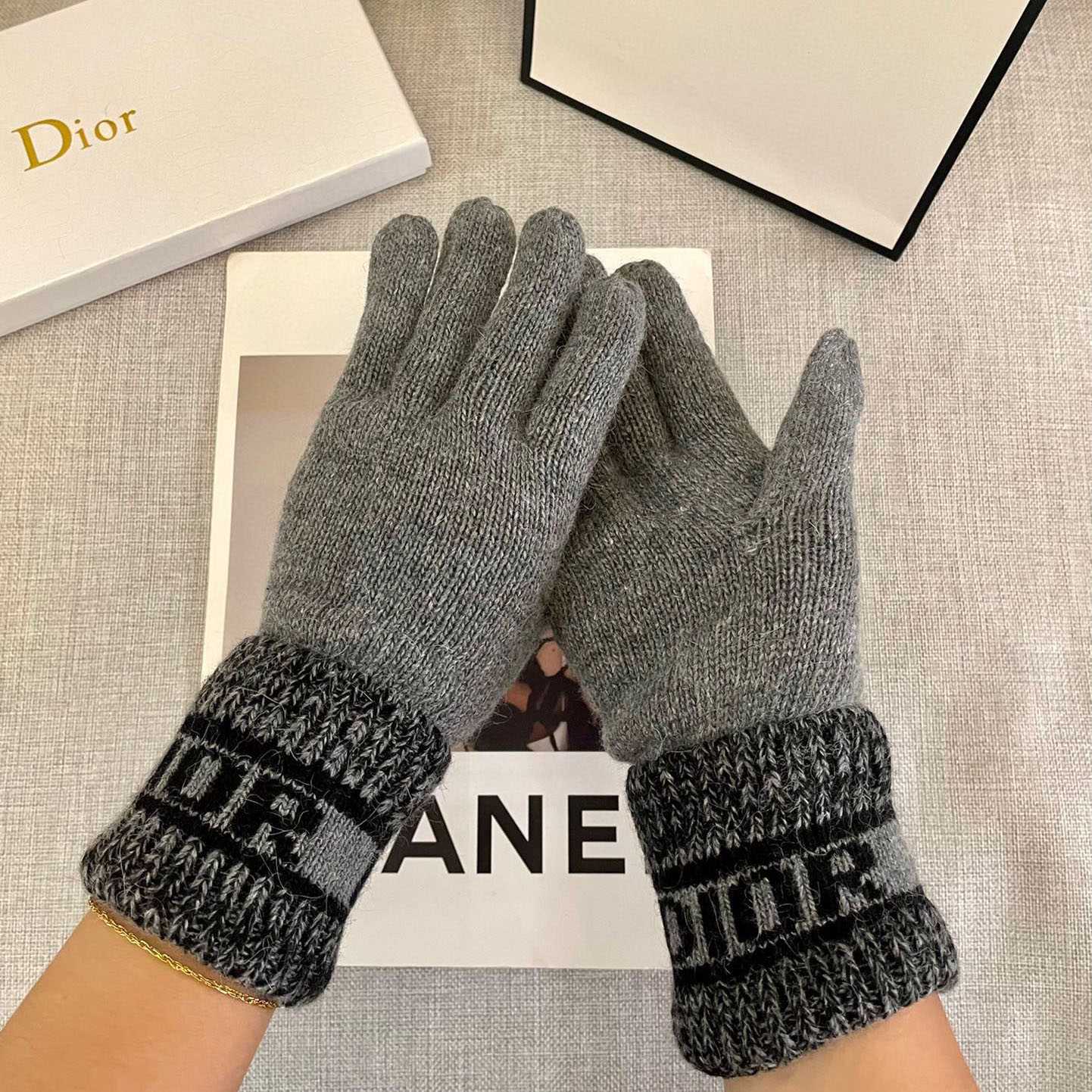 Dior Gloves  - DesignerGu