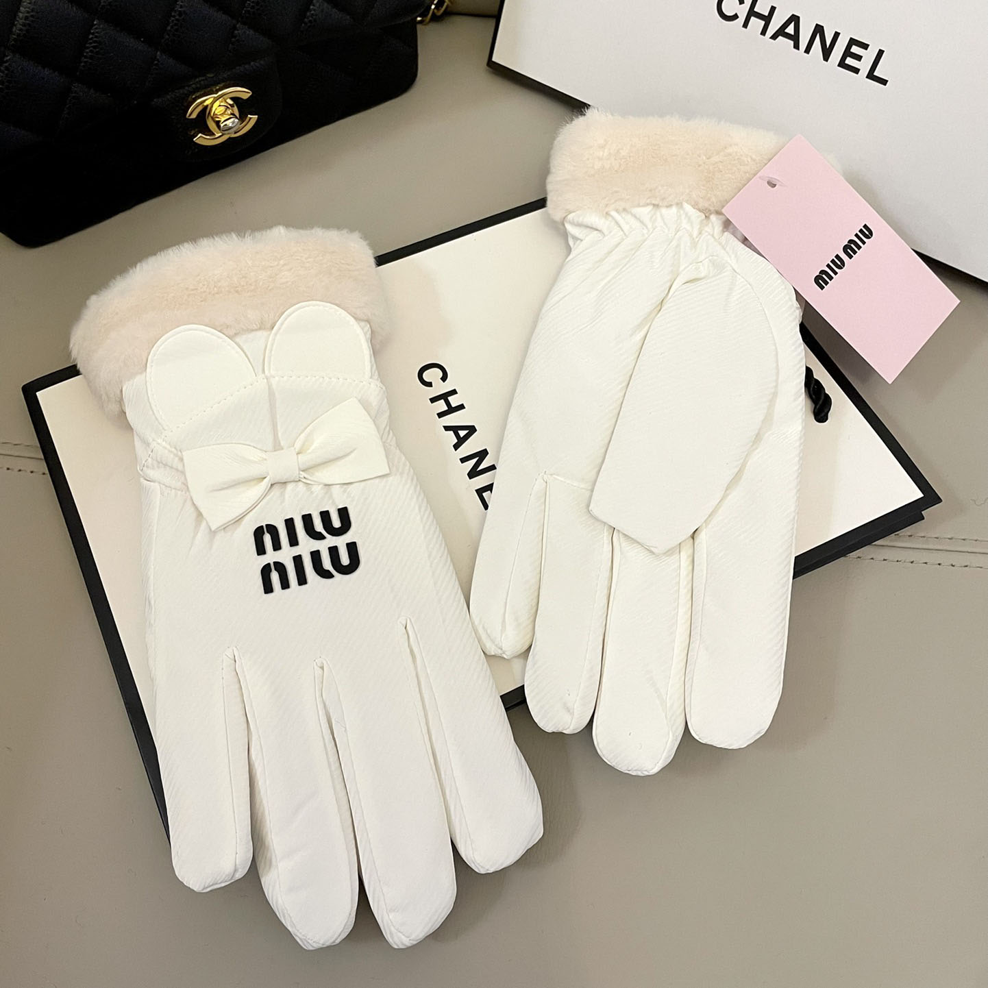 Miu Miu Gloves  - DesignerGu