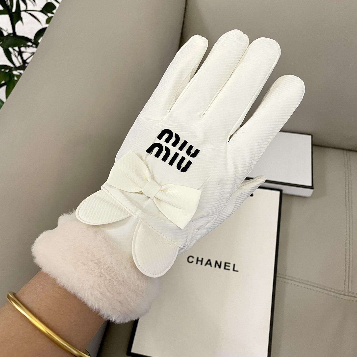 Miu Miu Gloves  - DesignerGu