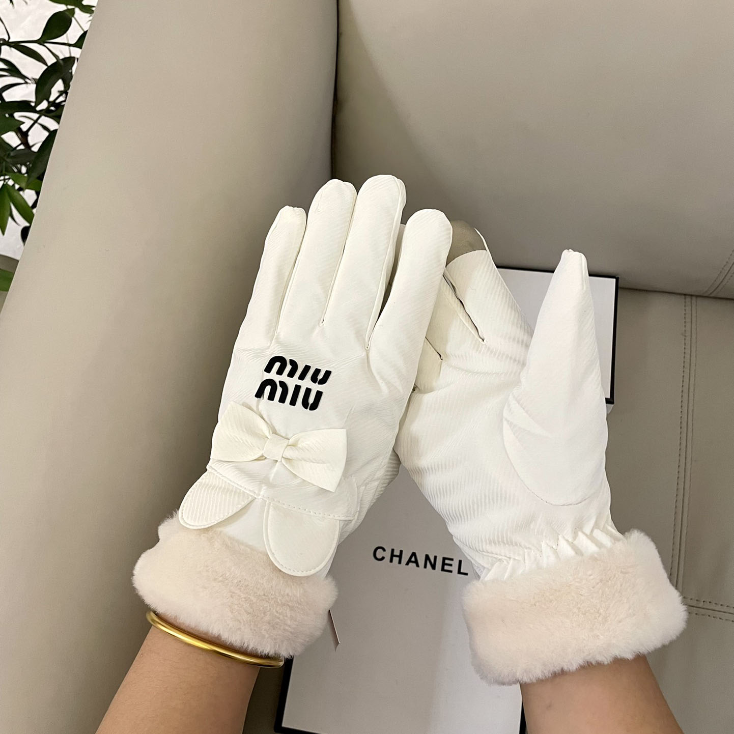 Miu Miu Gloves  - DesignerGu