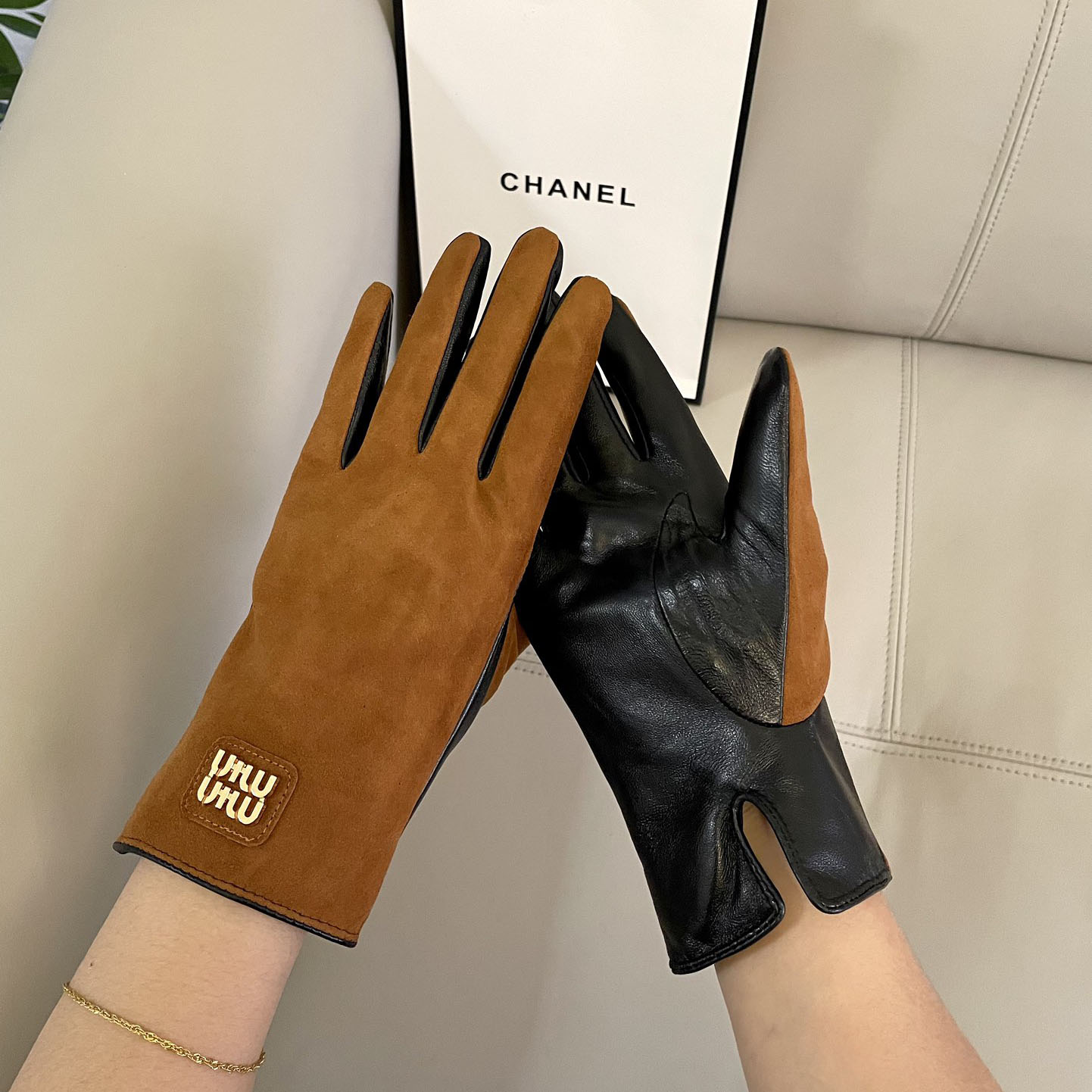 Miu Miu Gloves  - DesignerGu