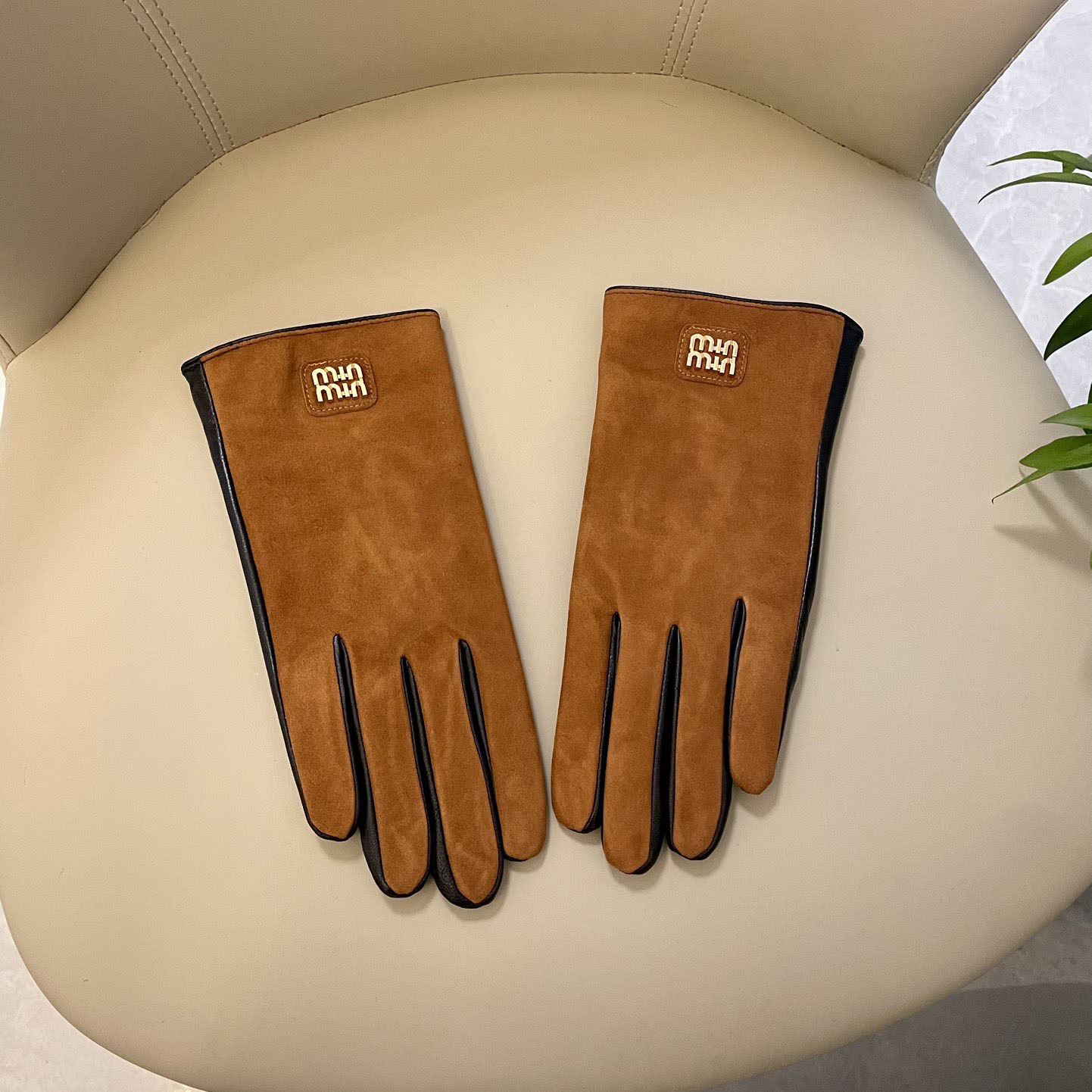 Miu Miu Gloves  - DesignerGu