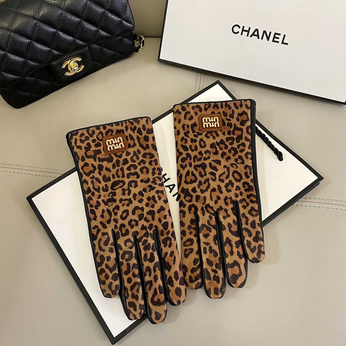 Miu Miu Gloves  - DesignerGu