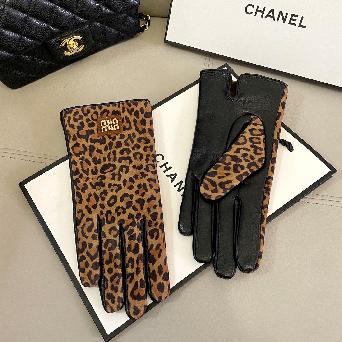 Miu Miu Gloves  - DesignerGu