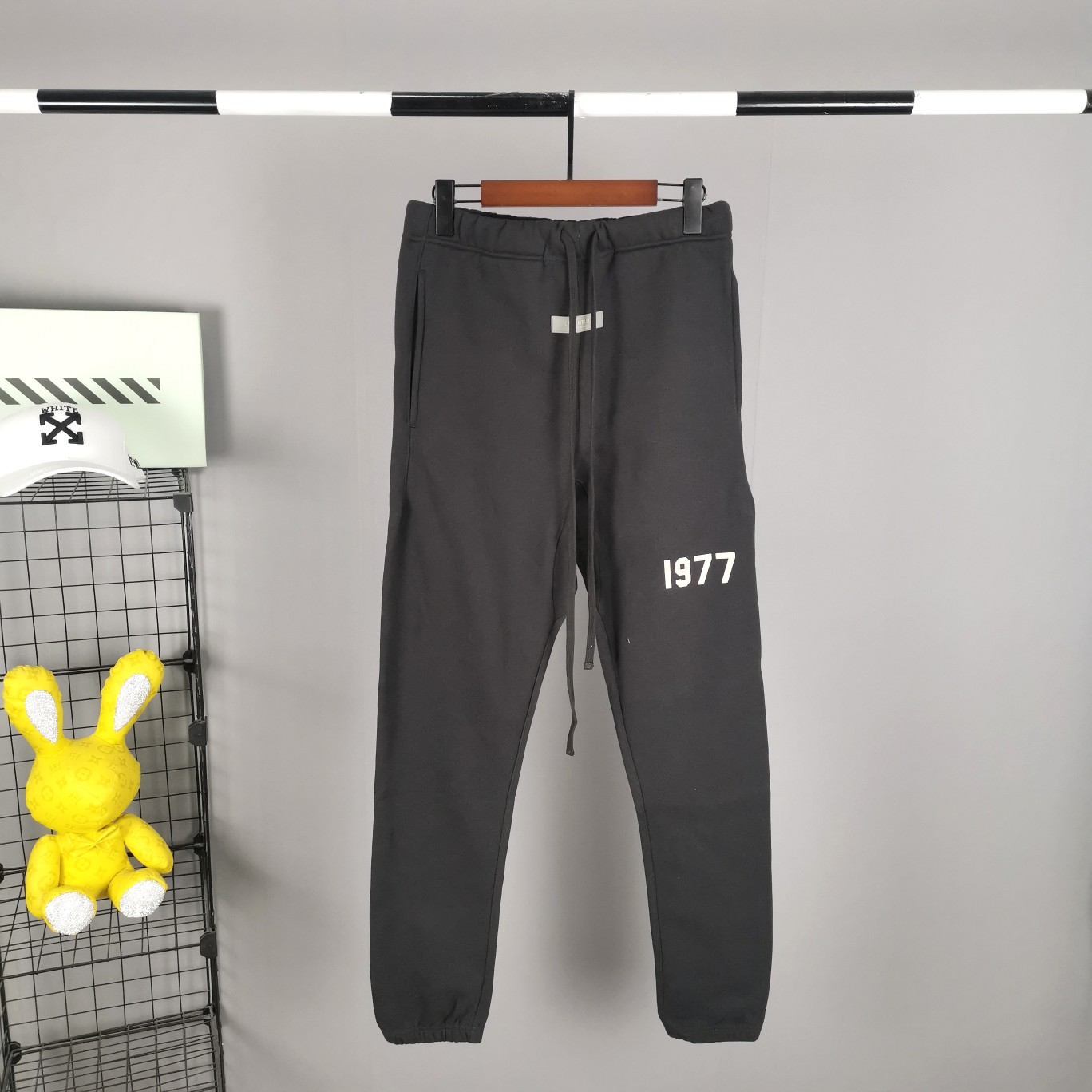 Fear of God Essentials Sweatpants - DesignerGu