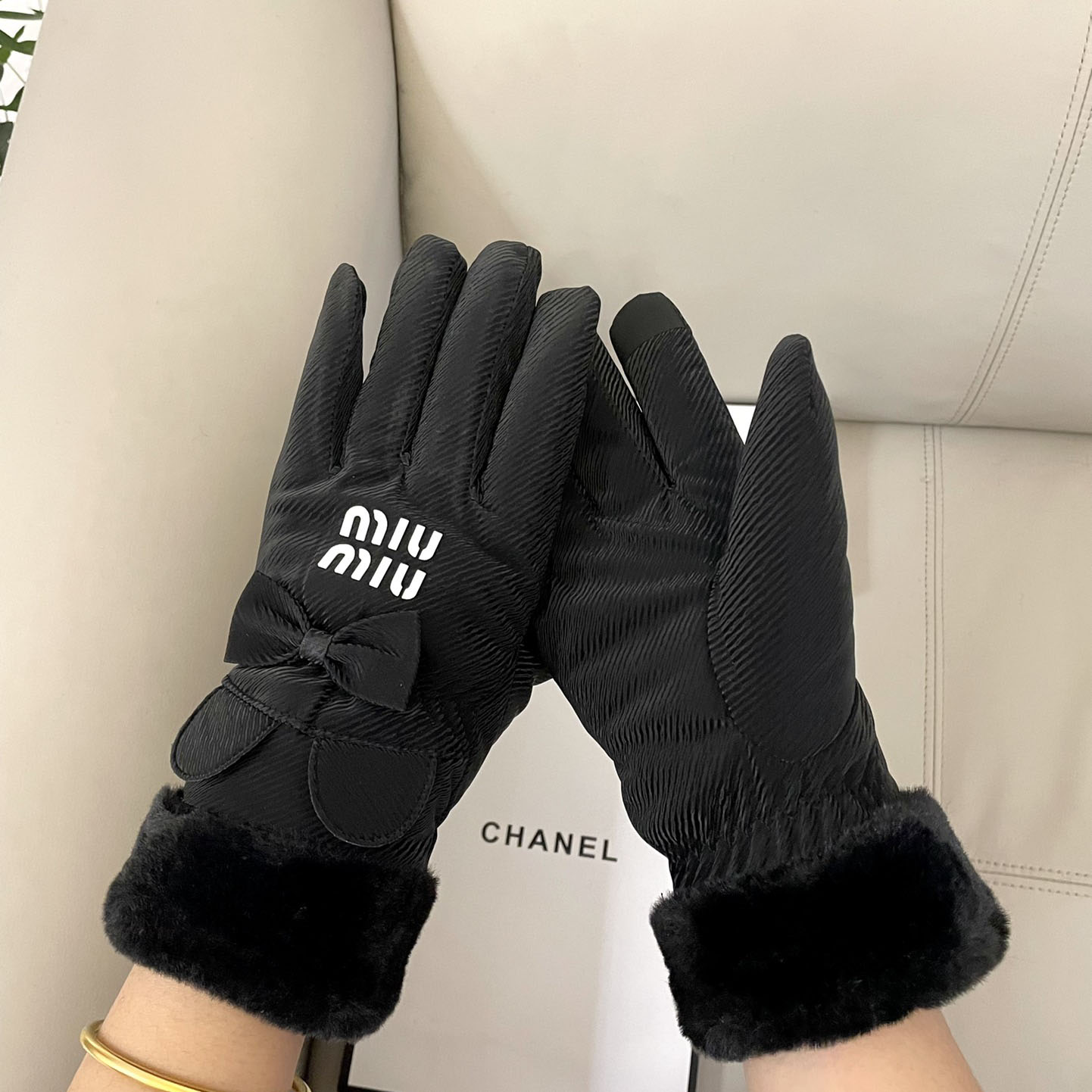 Miu Miu Gloves  - DesignerGu